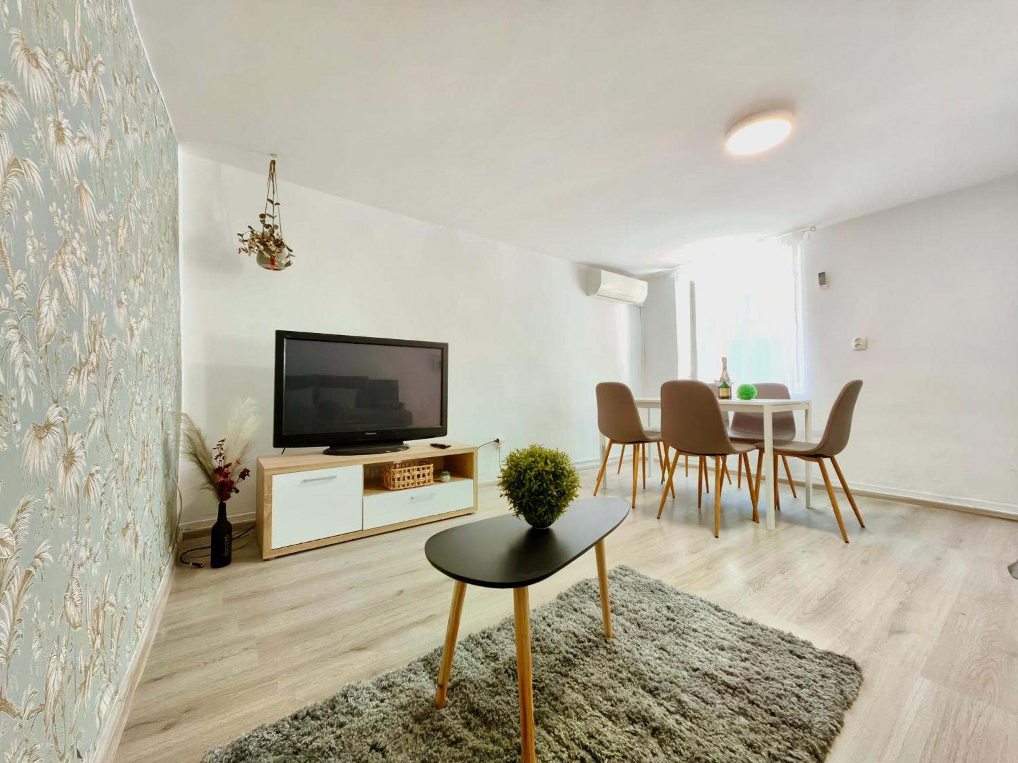 Eve In Apartment Split