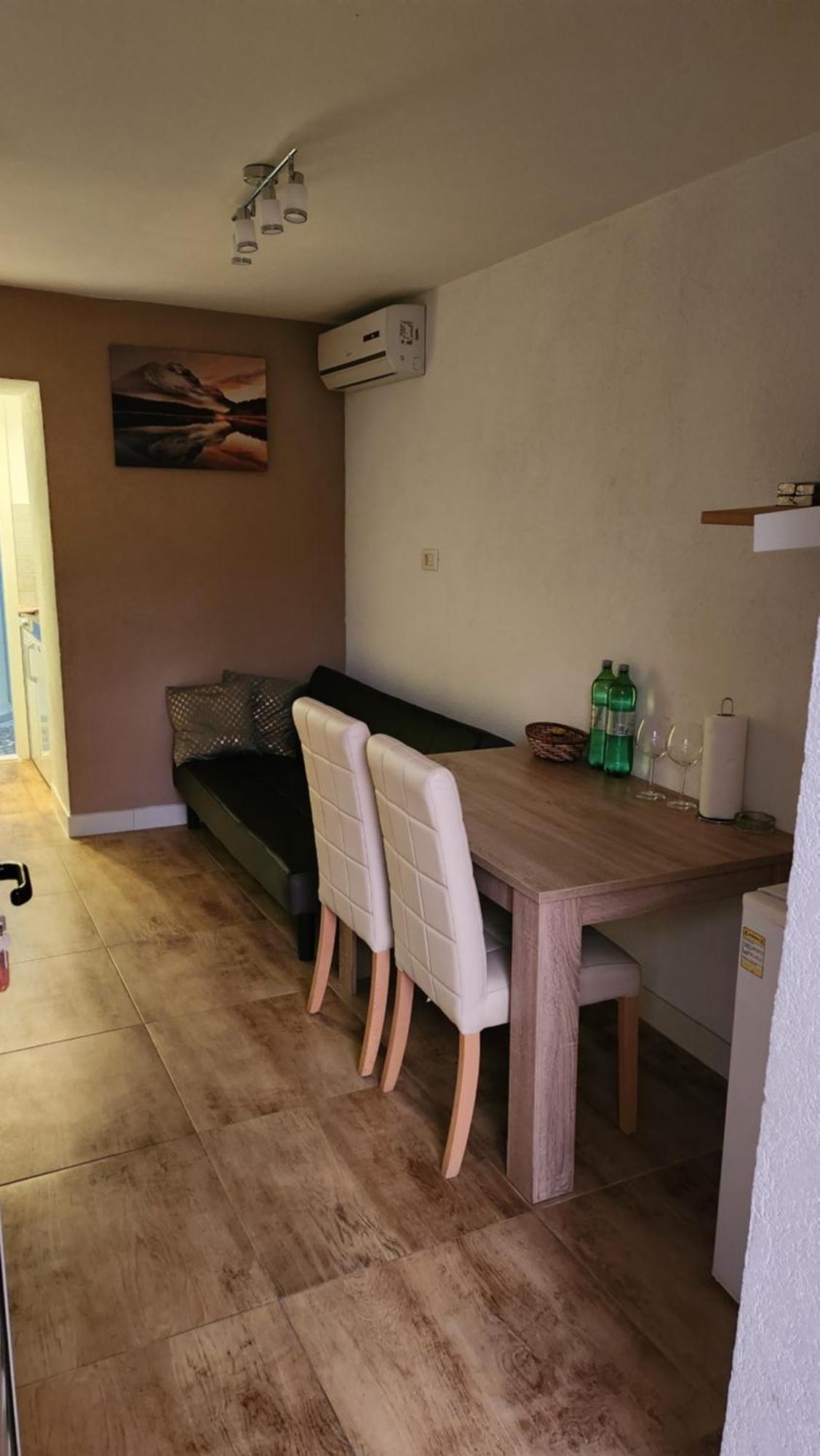 Apartment Live In *