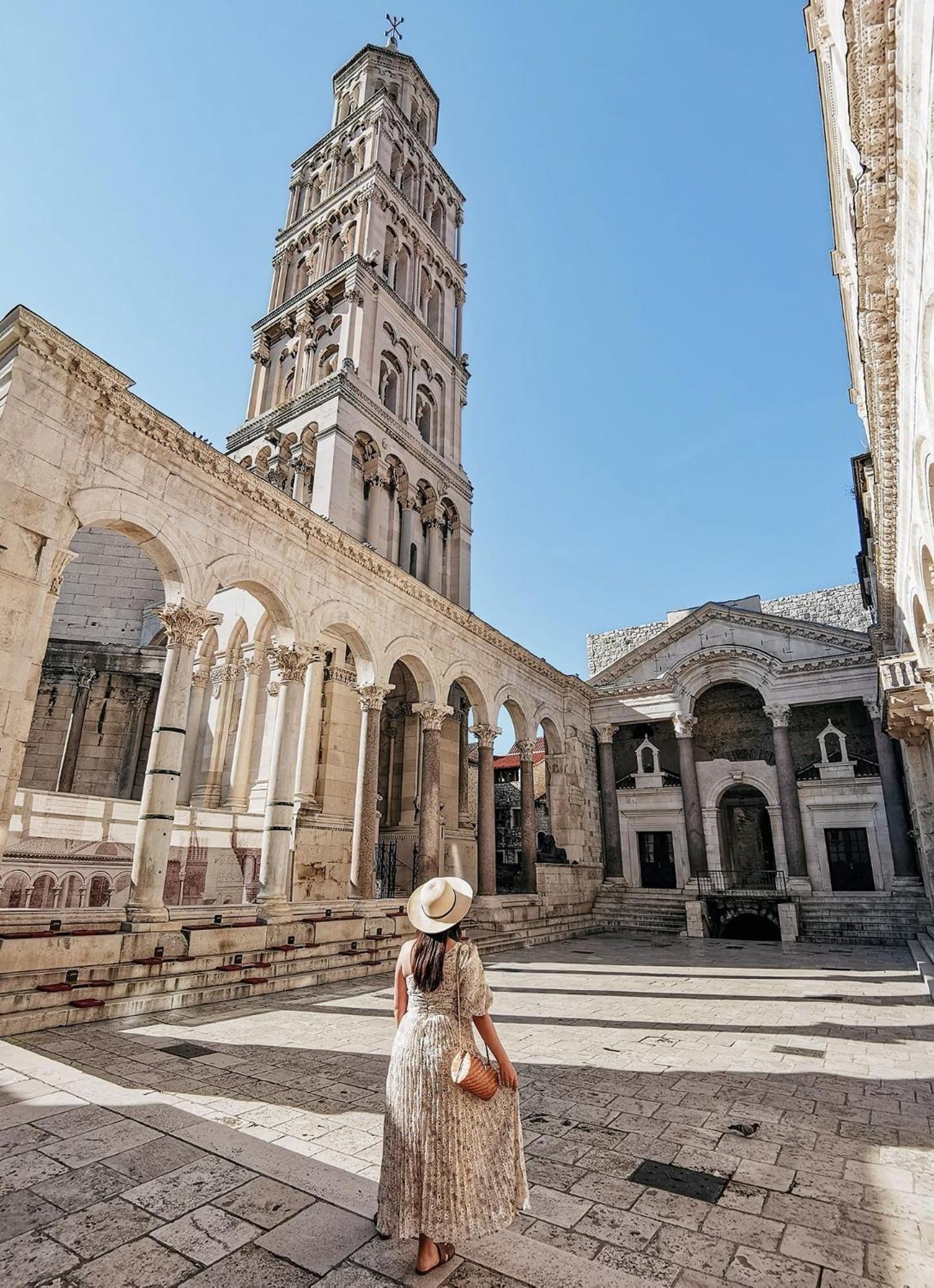 New!!! Deluxe Dino In The Old Town Of Split