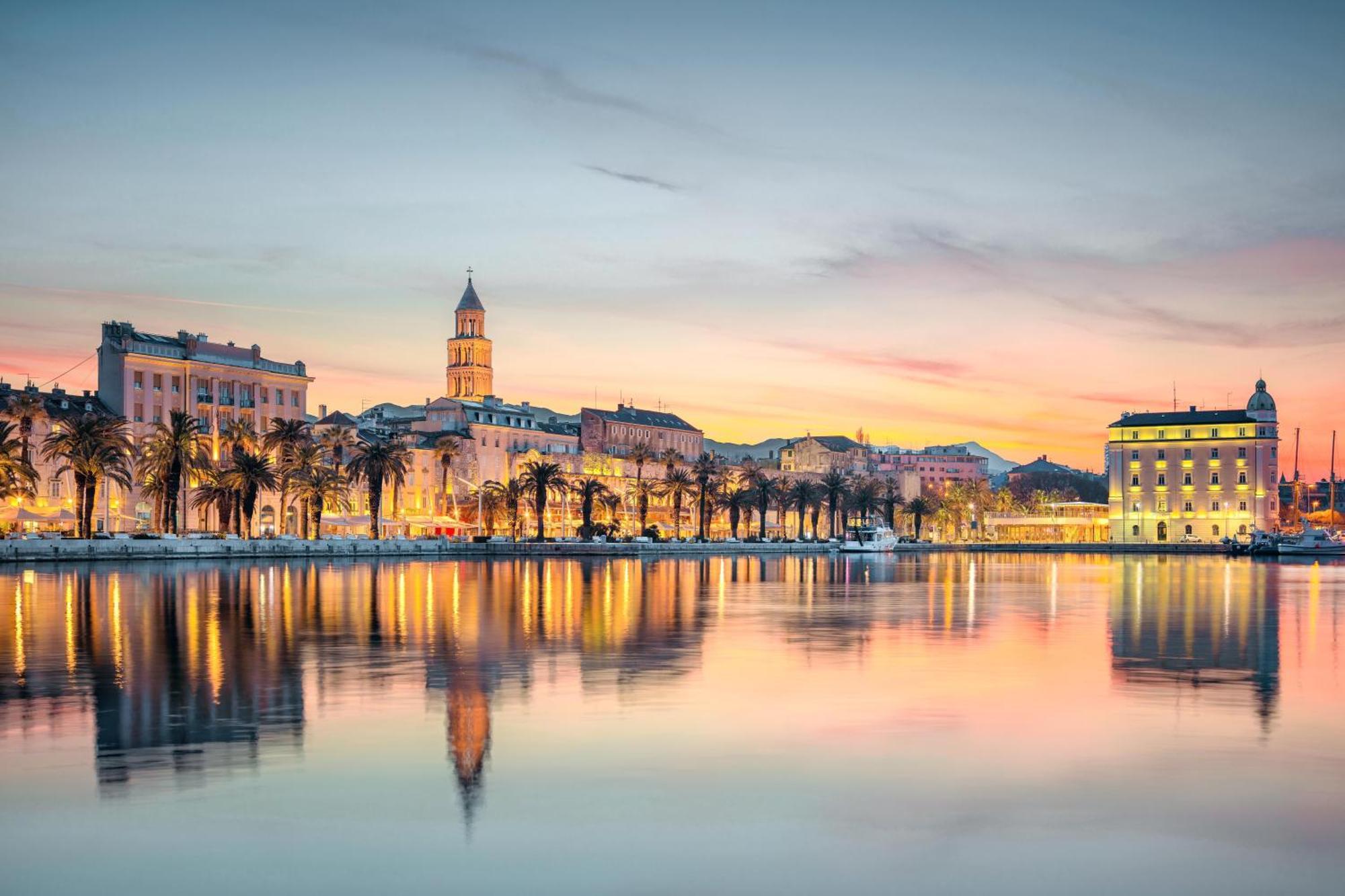 New!!! Deluxe Dino In The Old Town Of Split