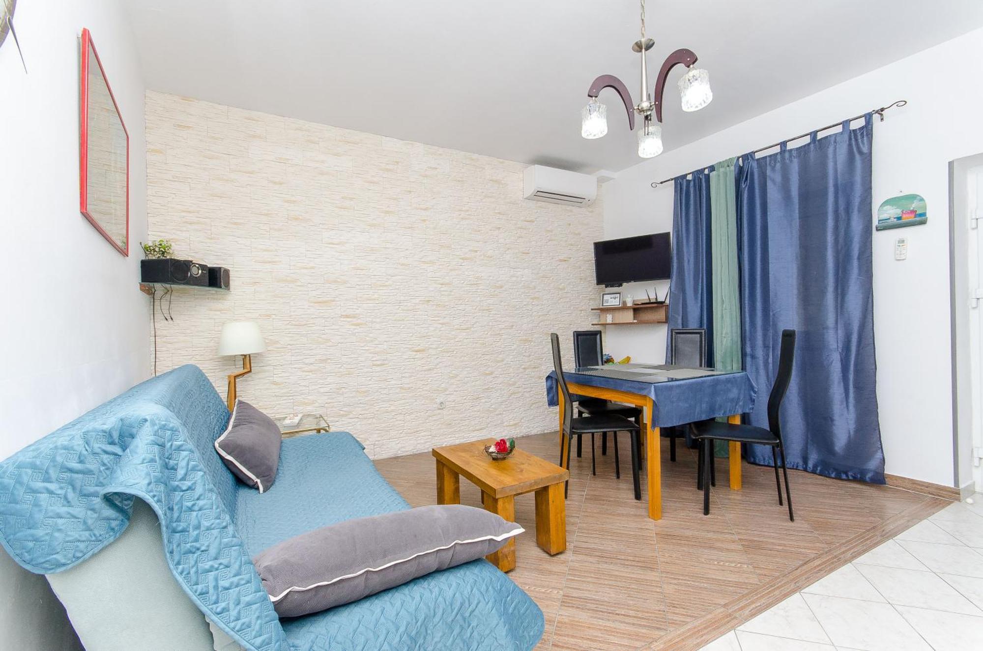 Classy Center Apartment