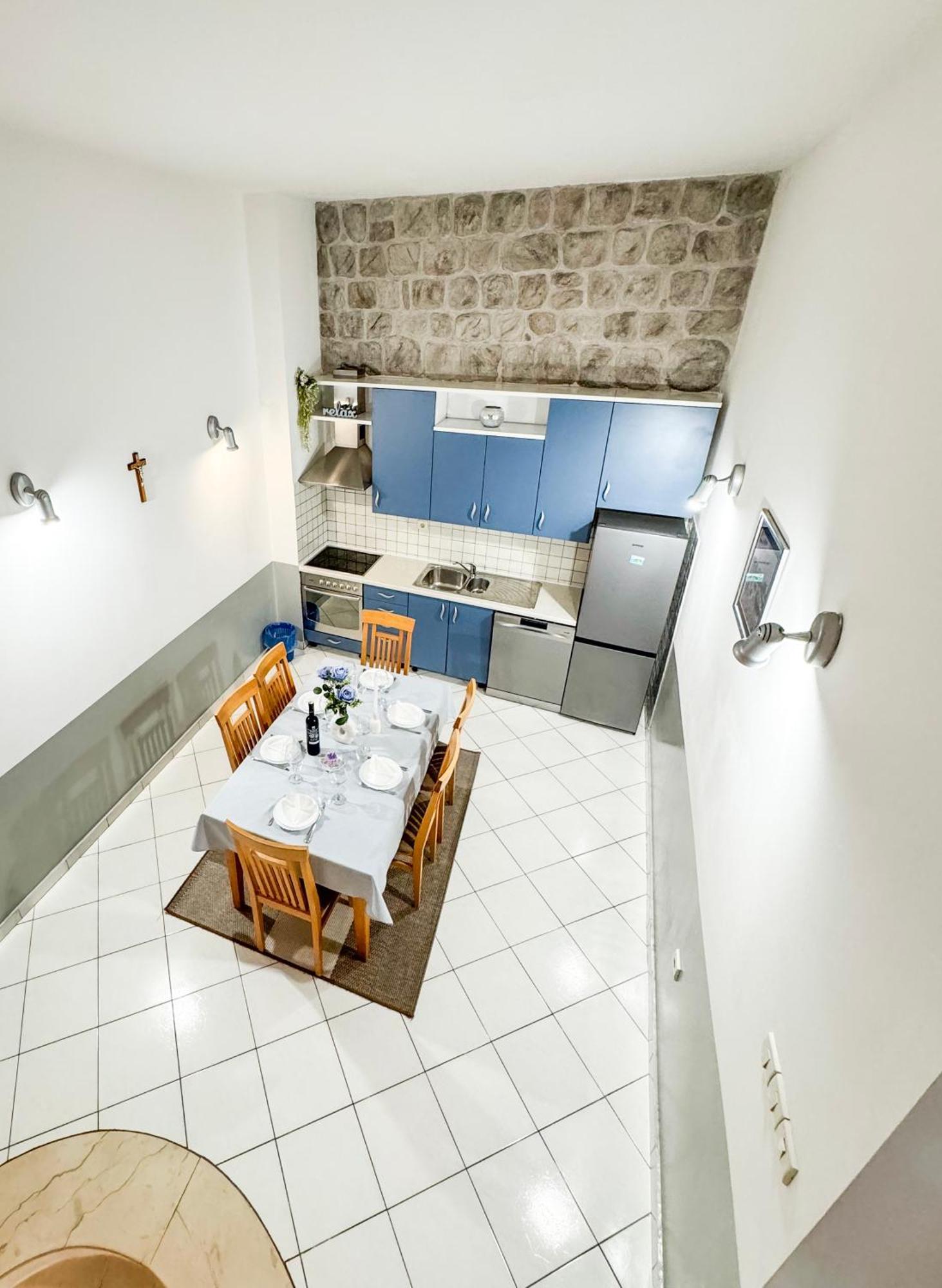 Studio Apartman Leo *