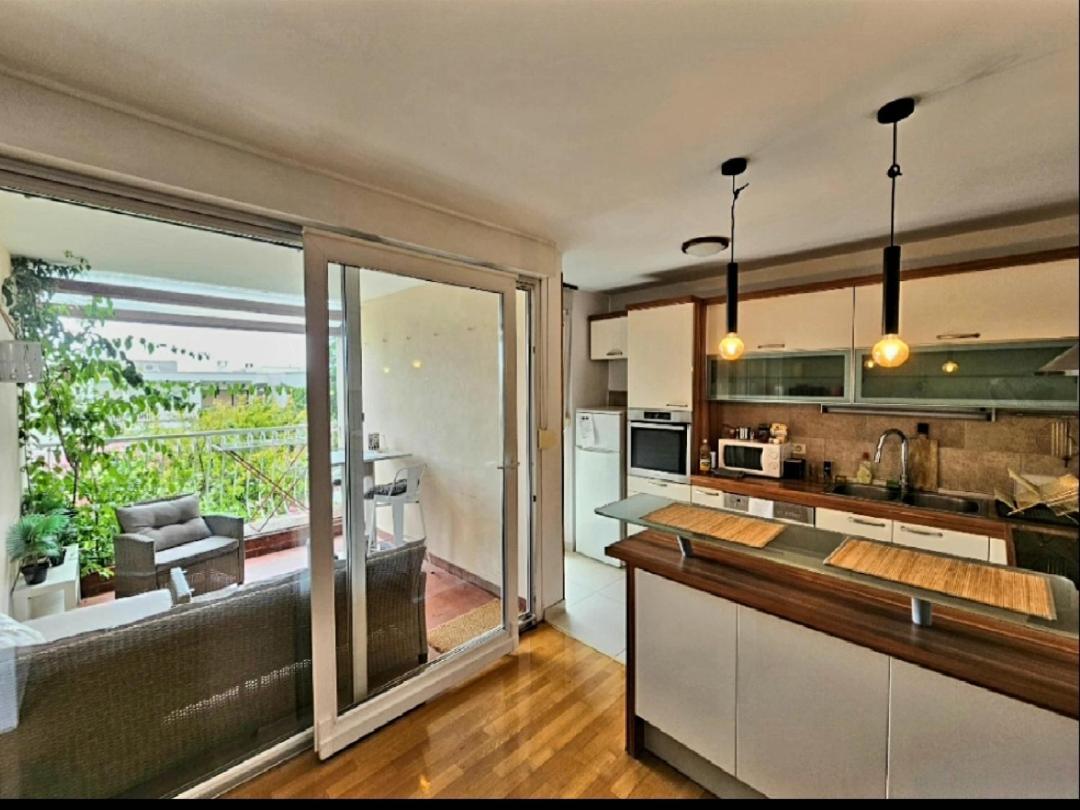 Apartment Beautiful Large Apartment, Walk To Beach Split