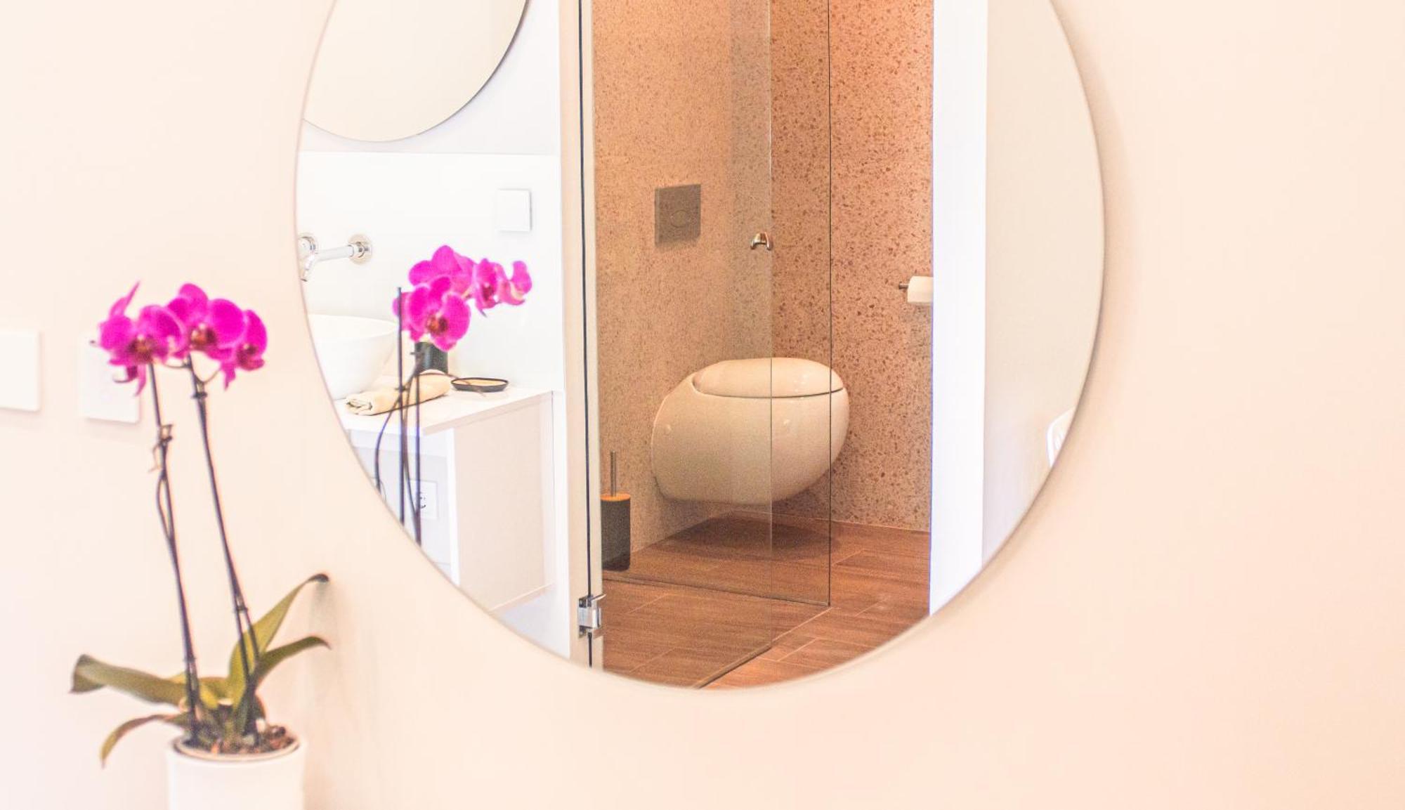 Luxury Seaside House Noble- Location In Town Guest house