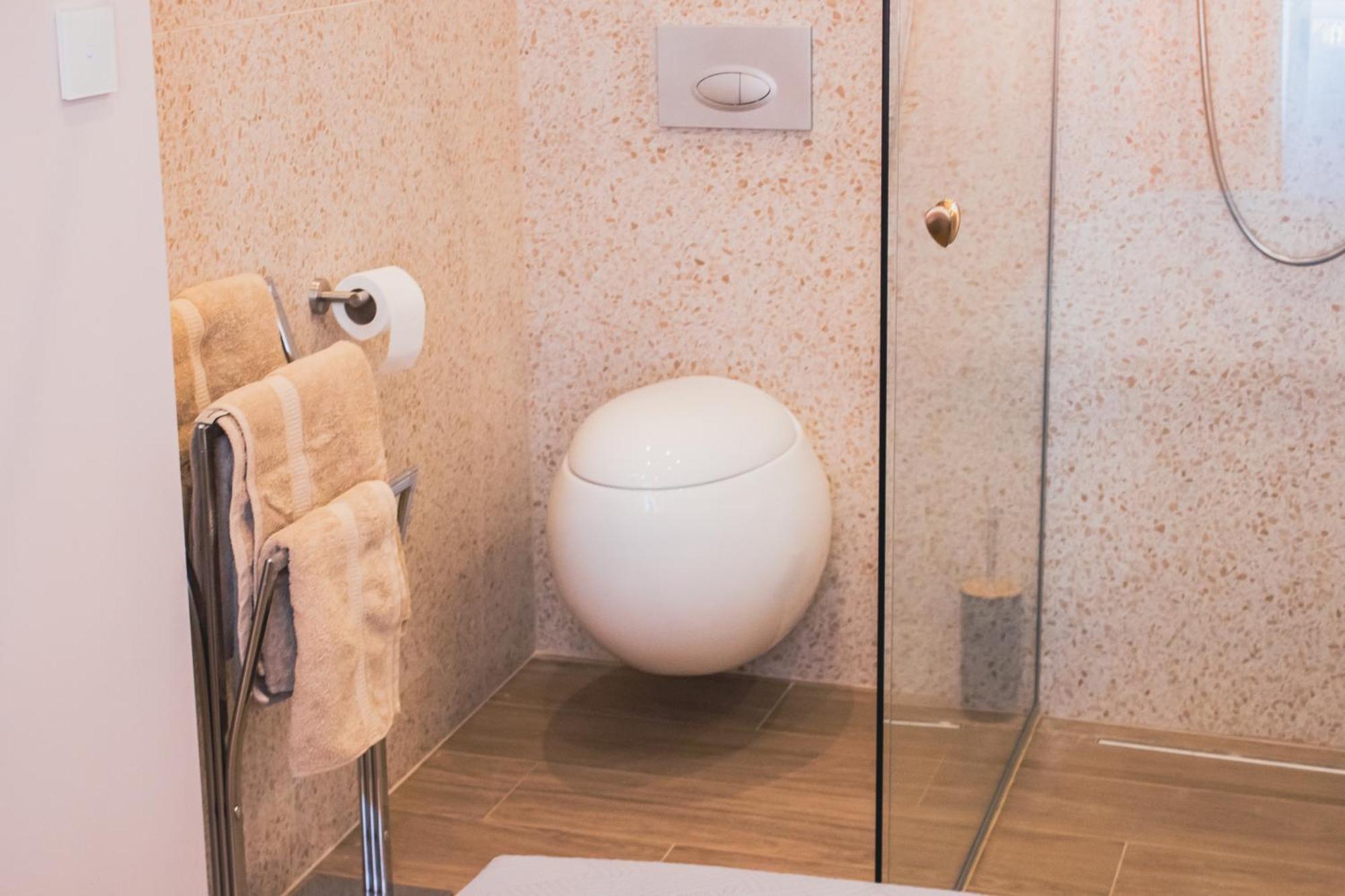 Guest house Luxury Seaside House Noble- Location In Town