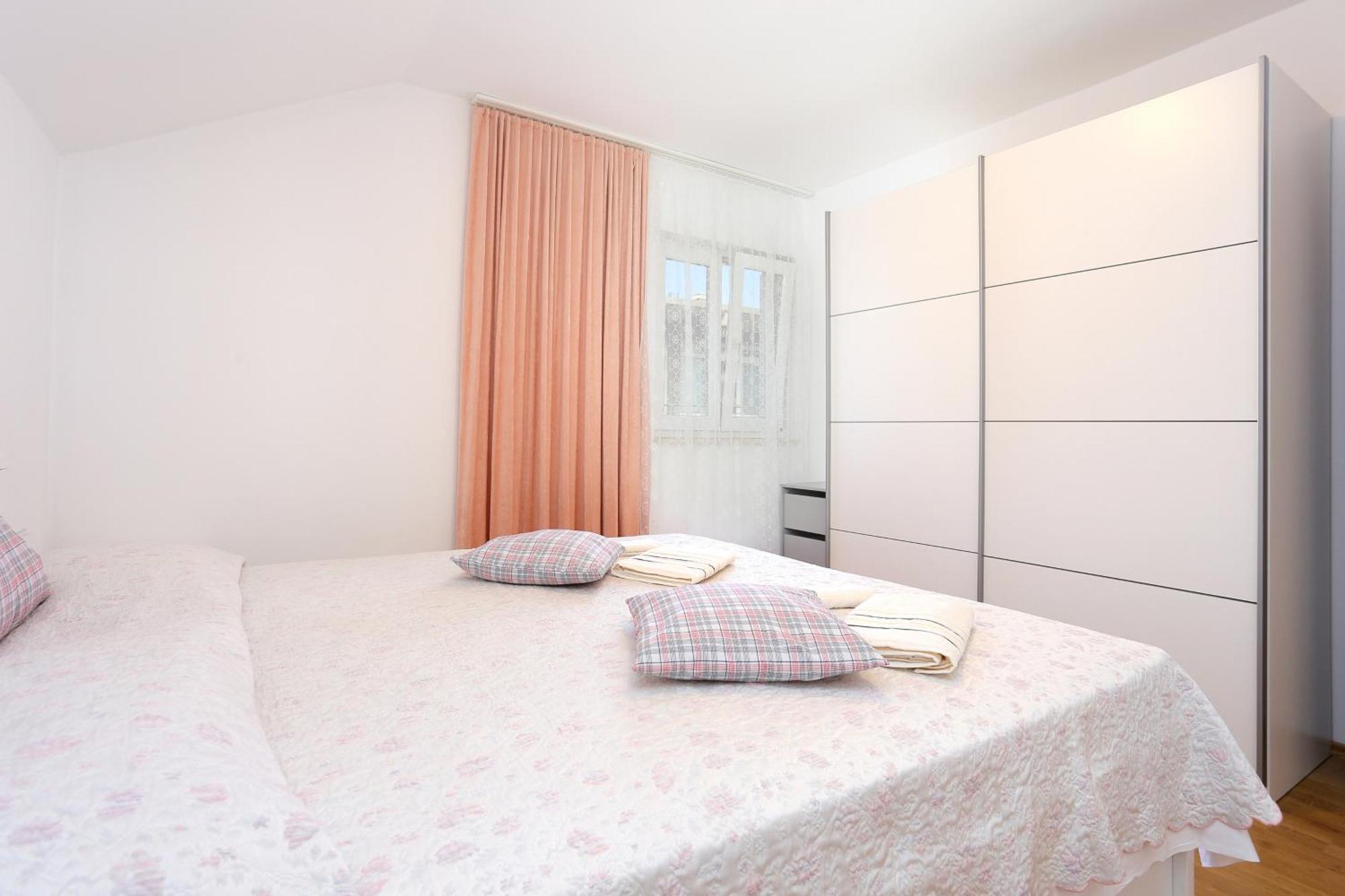 Family Friendly With A Swimming Pool - 21026 Apartment