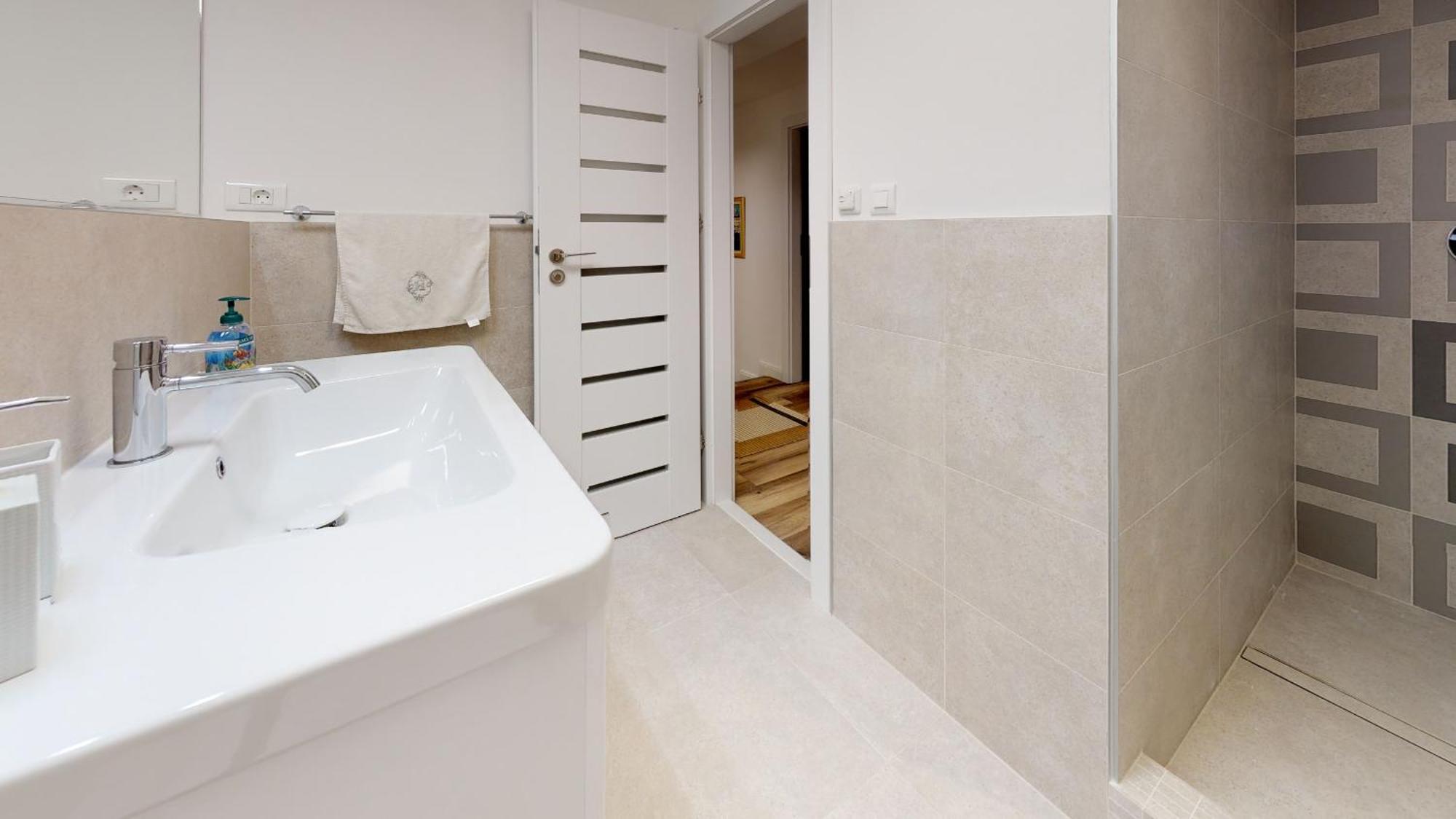 17 Ljubav Place Apartment *