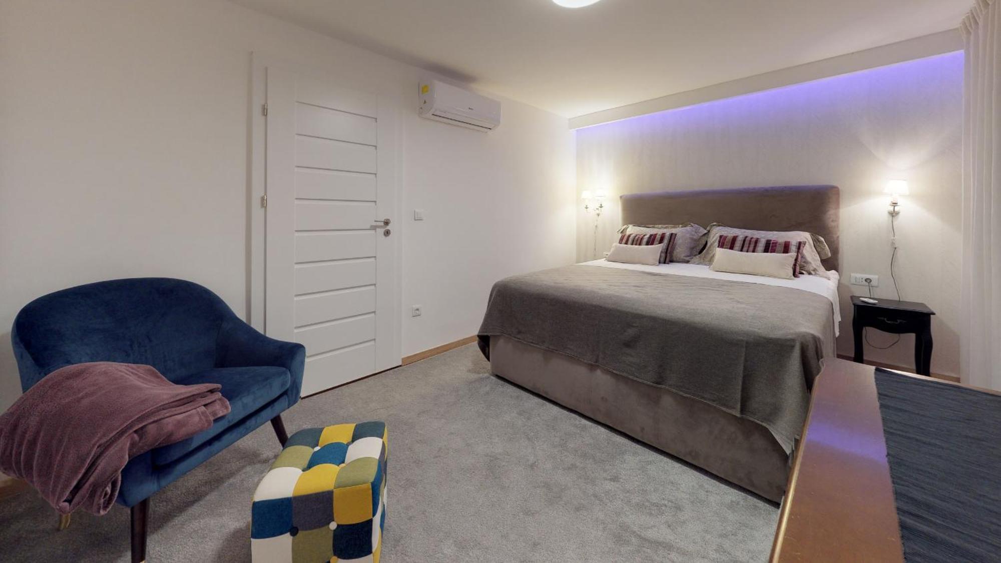 17 Ljubav Place * Split