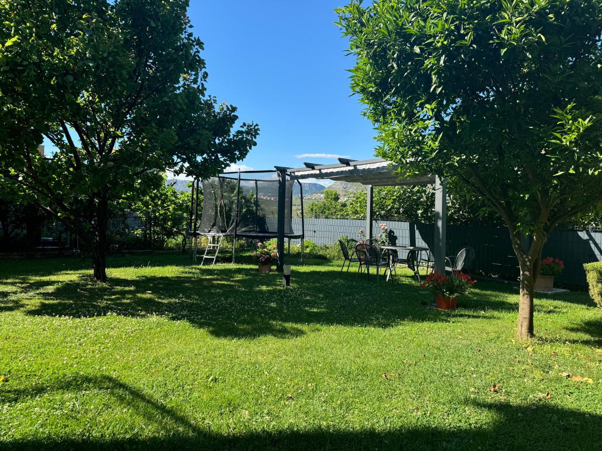 Happy Garden Split