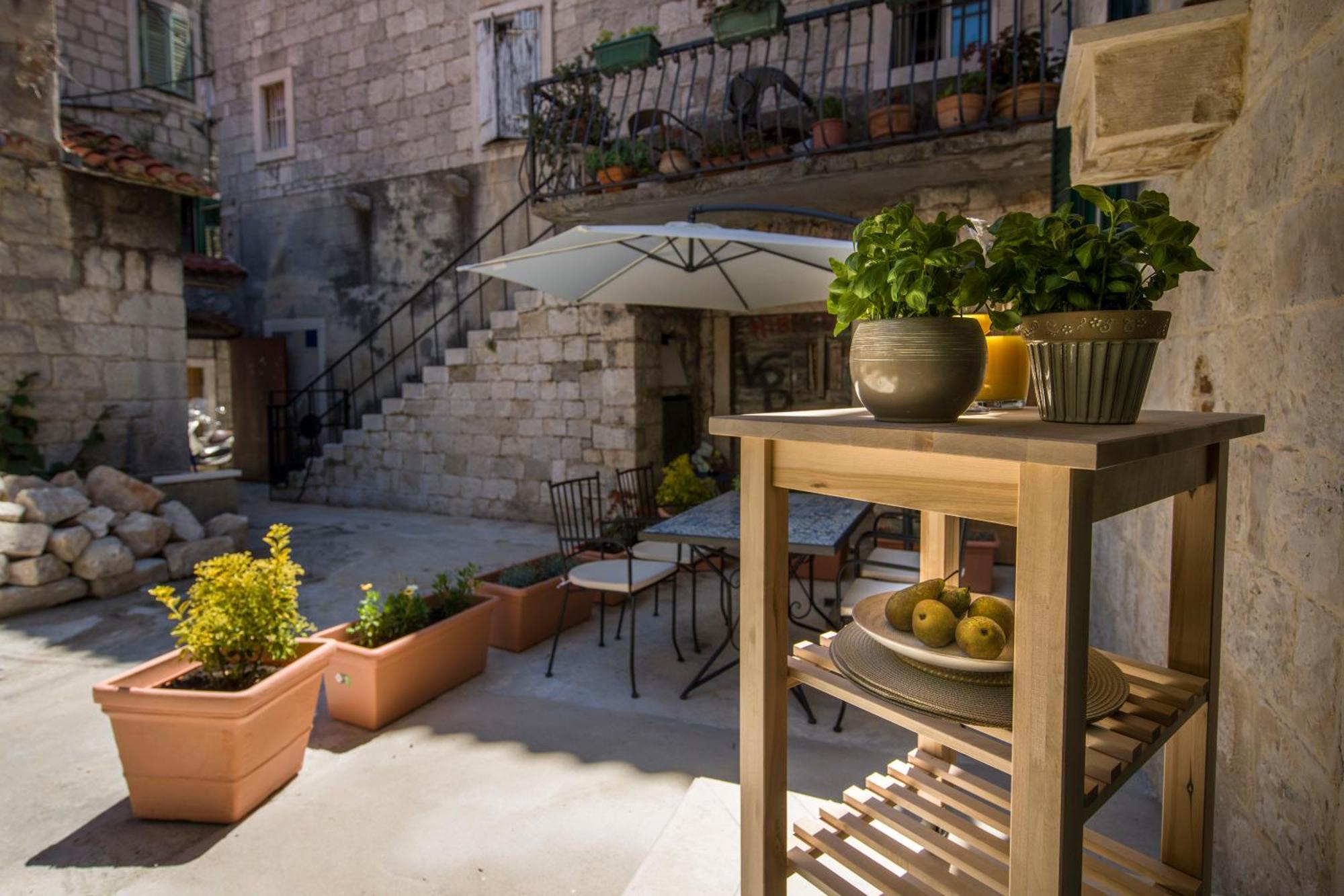 Guest house Kokolo Town House Split