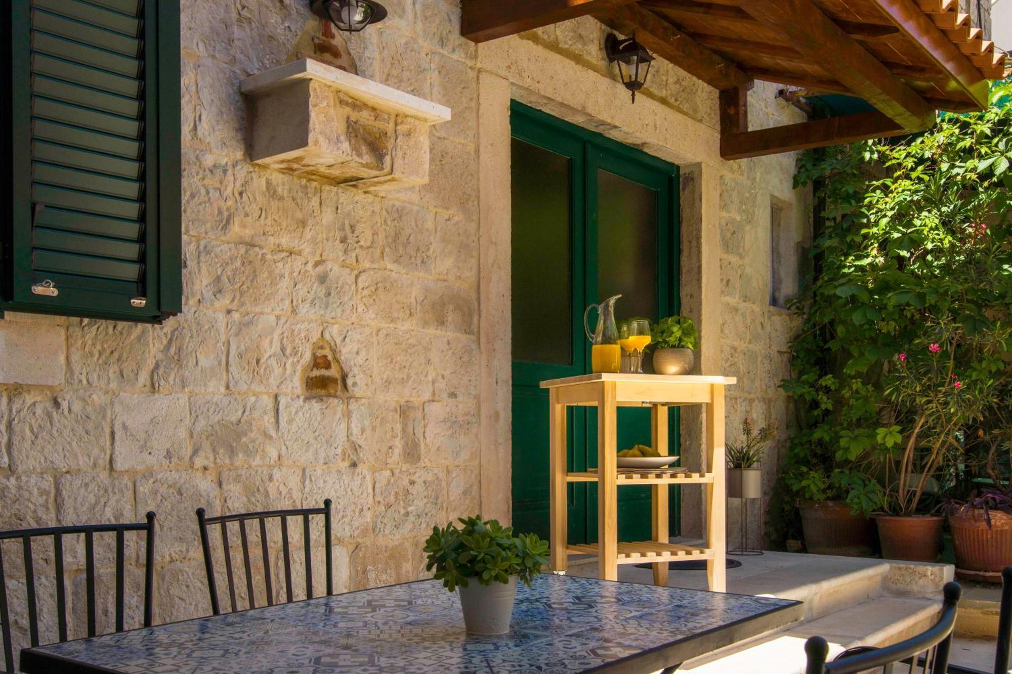 Kokolo Town House 3*