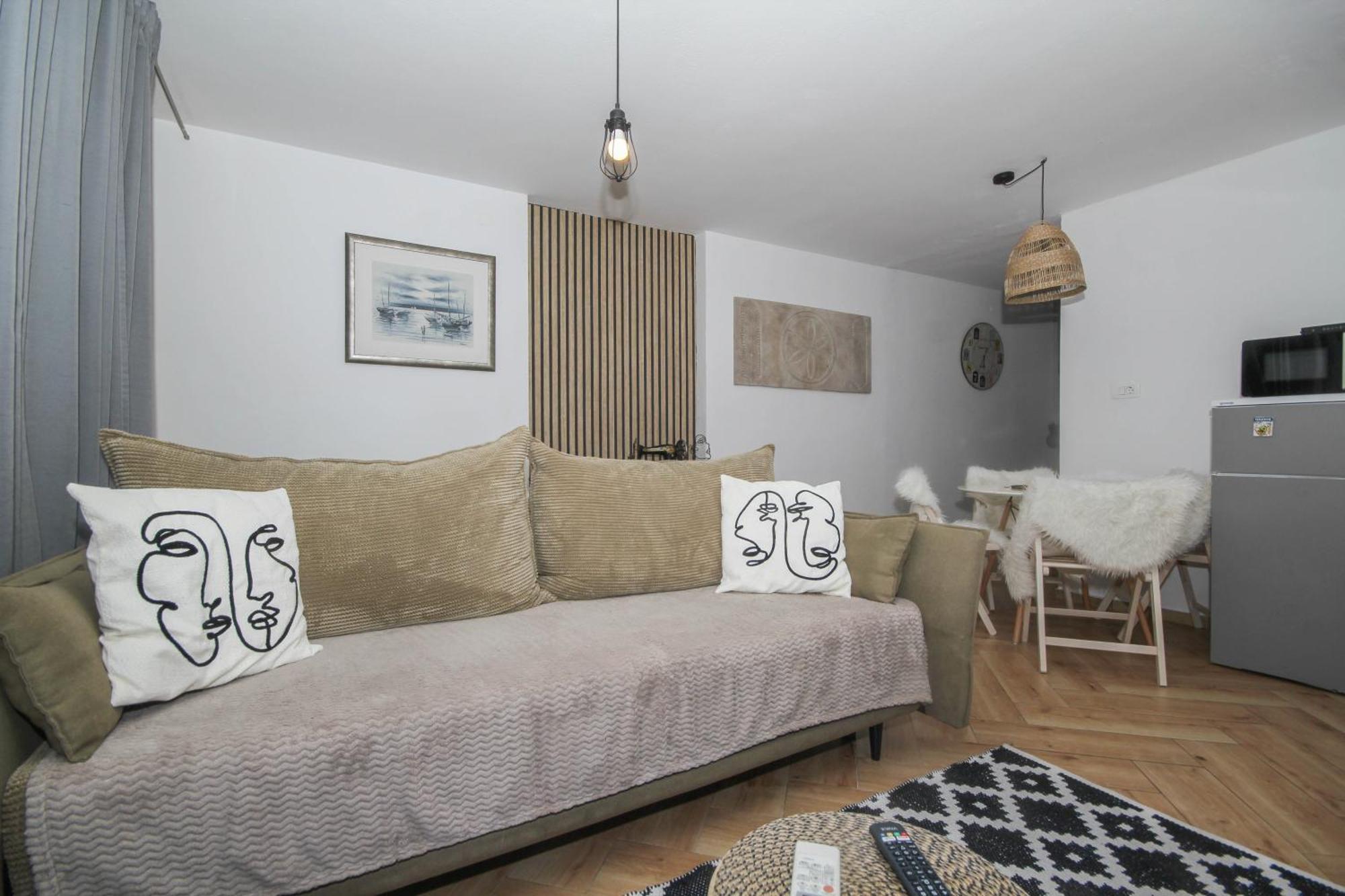 Lola's Apartment *