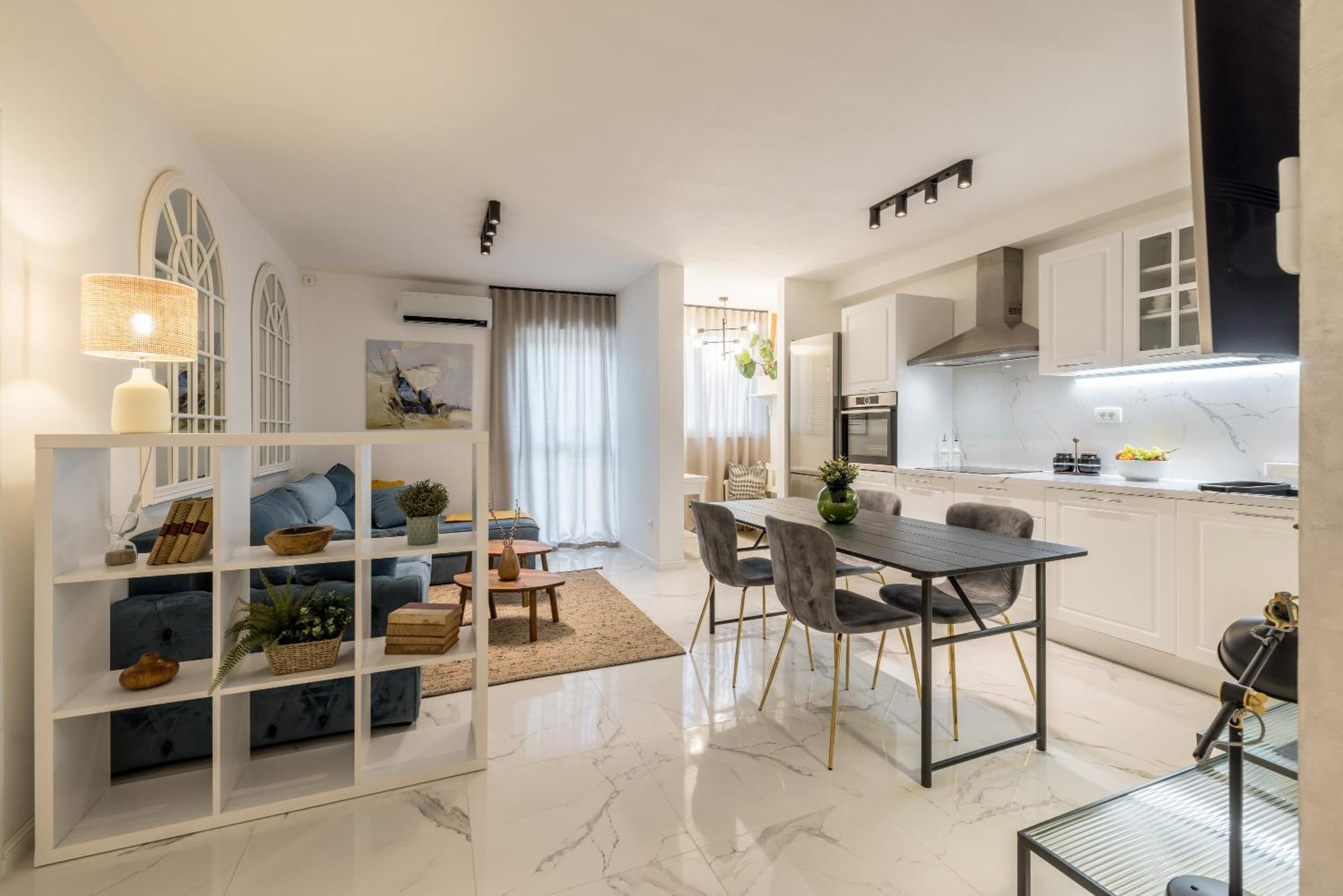 Apartment With Rated Breakfast Zap Split