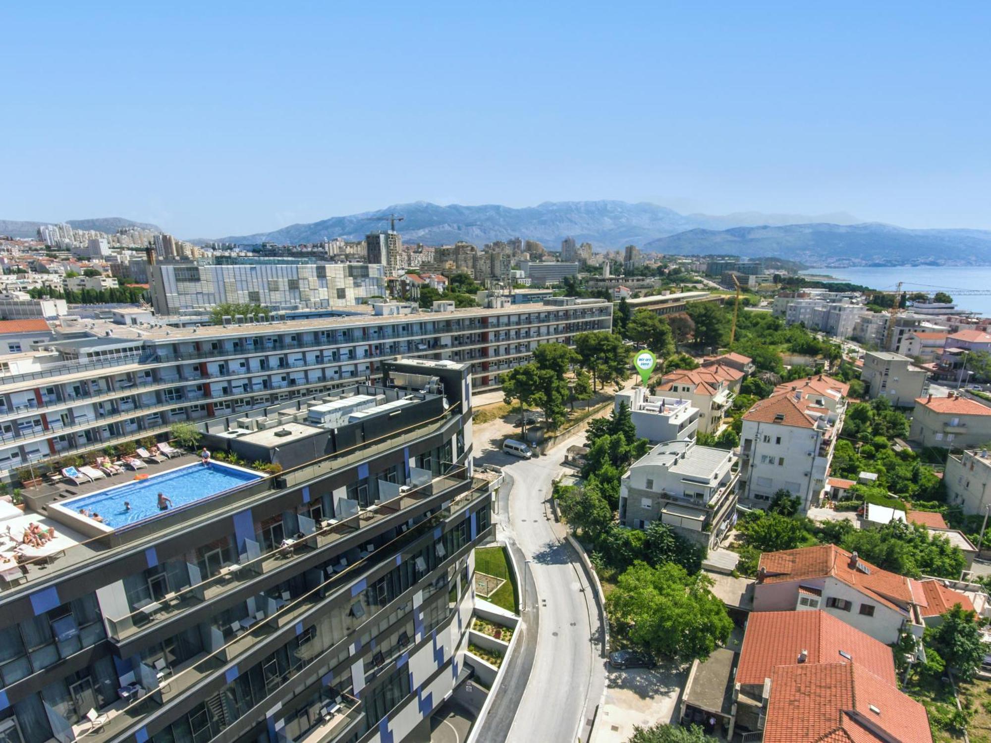 Apartman With Terrace And Free Parking - Nearby Split
