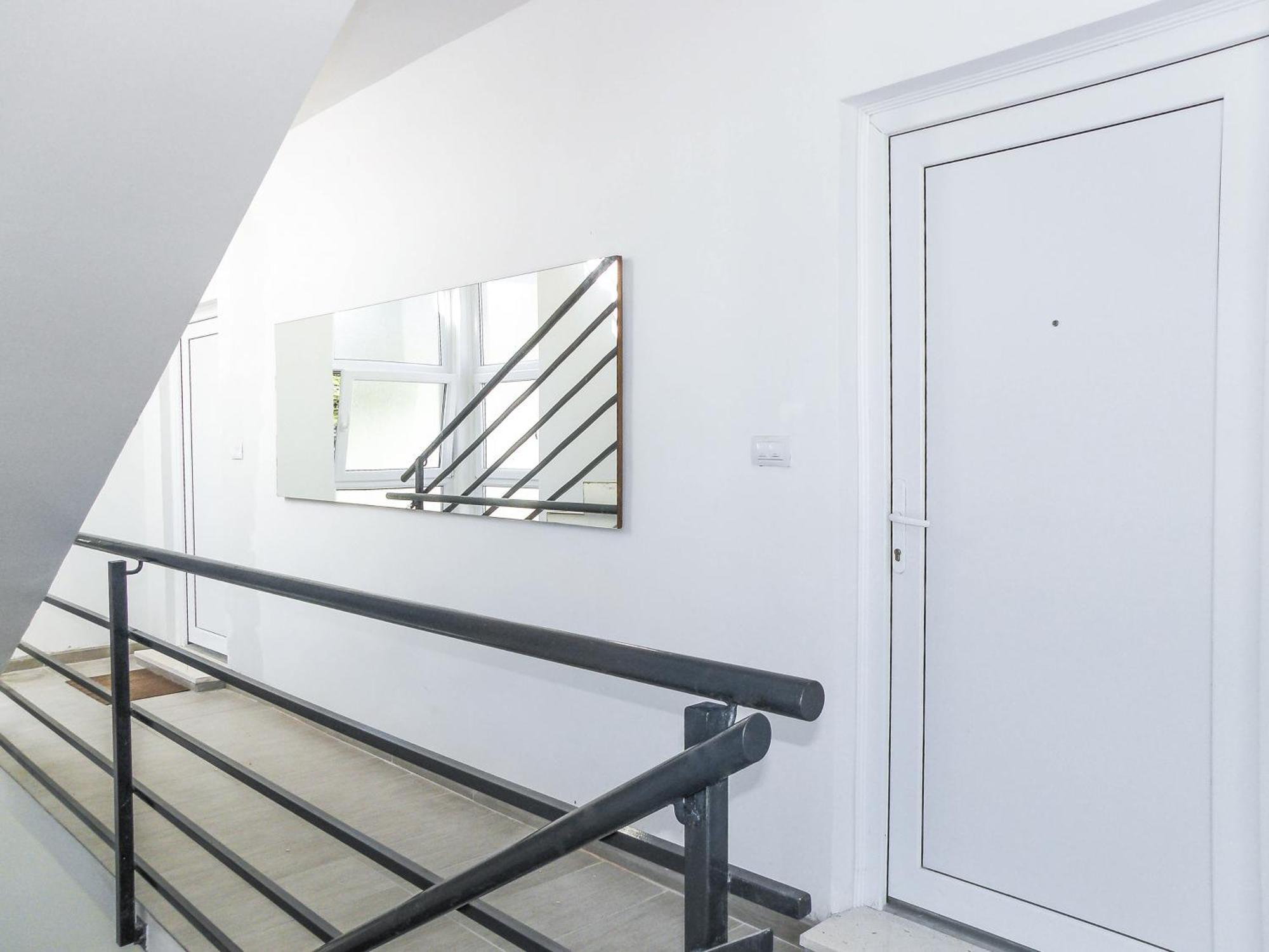 Apartman With Terrace And Free Parking - Nearby *