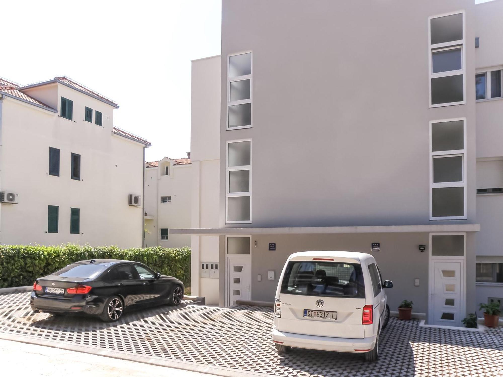 With Terrace And Free Parking - Nearby Apartman *