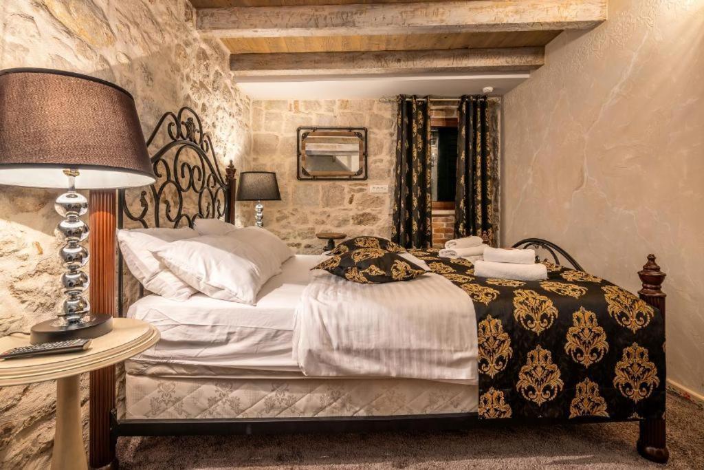 Historic Plaza Varos (adults Only) 4*