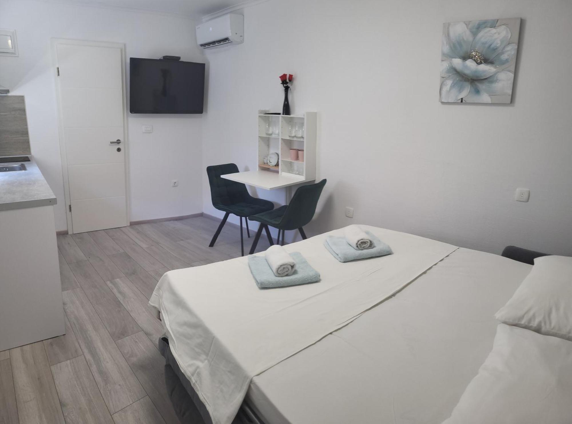 Apartment N&n With Free Private Parking Split