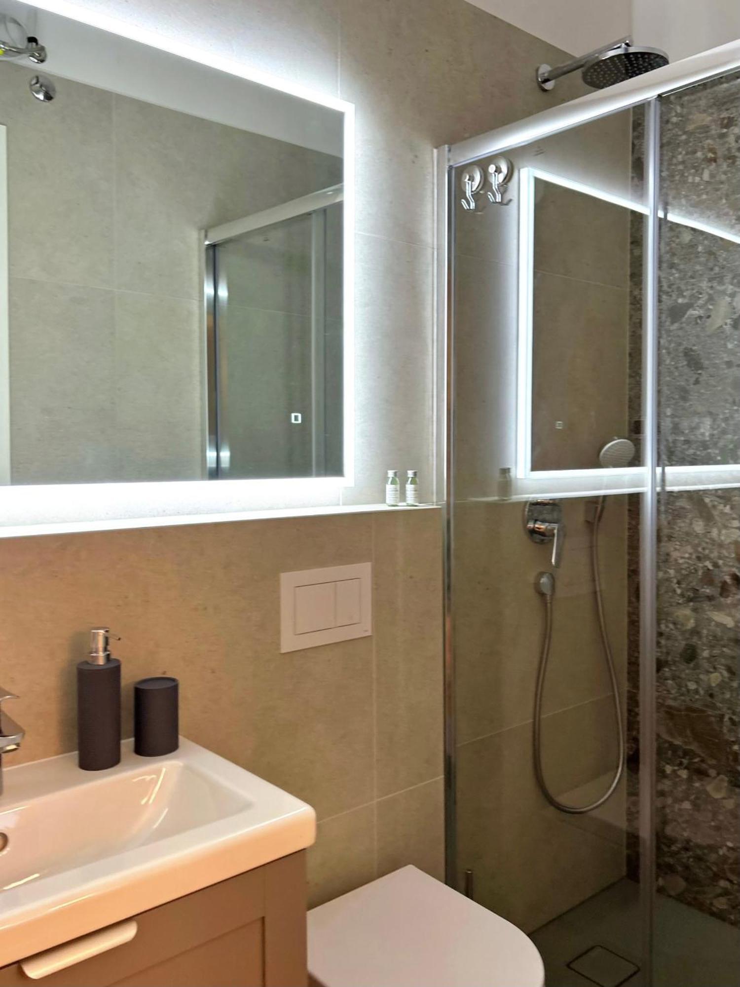 Josephine Apartment *