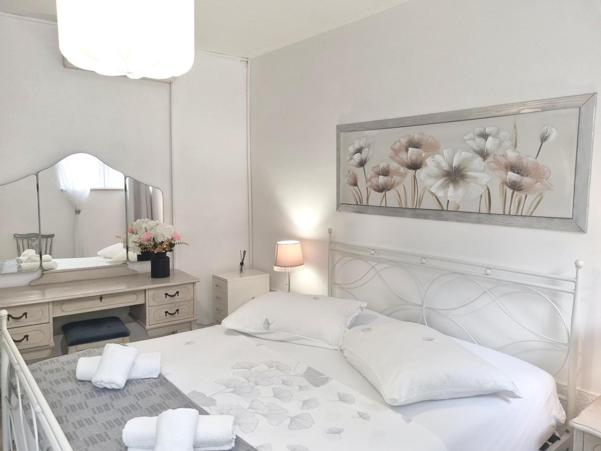 Charming In Center Apartment *