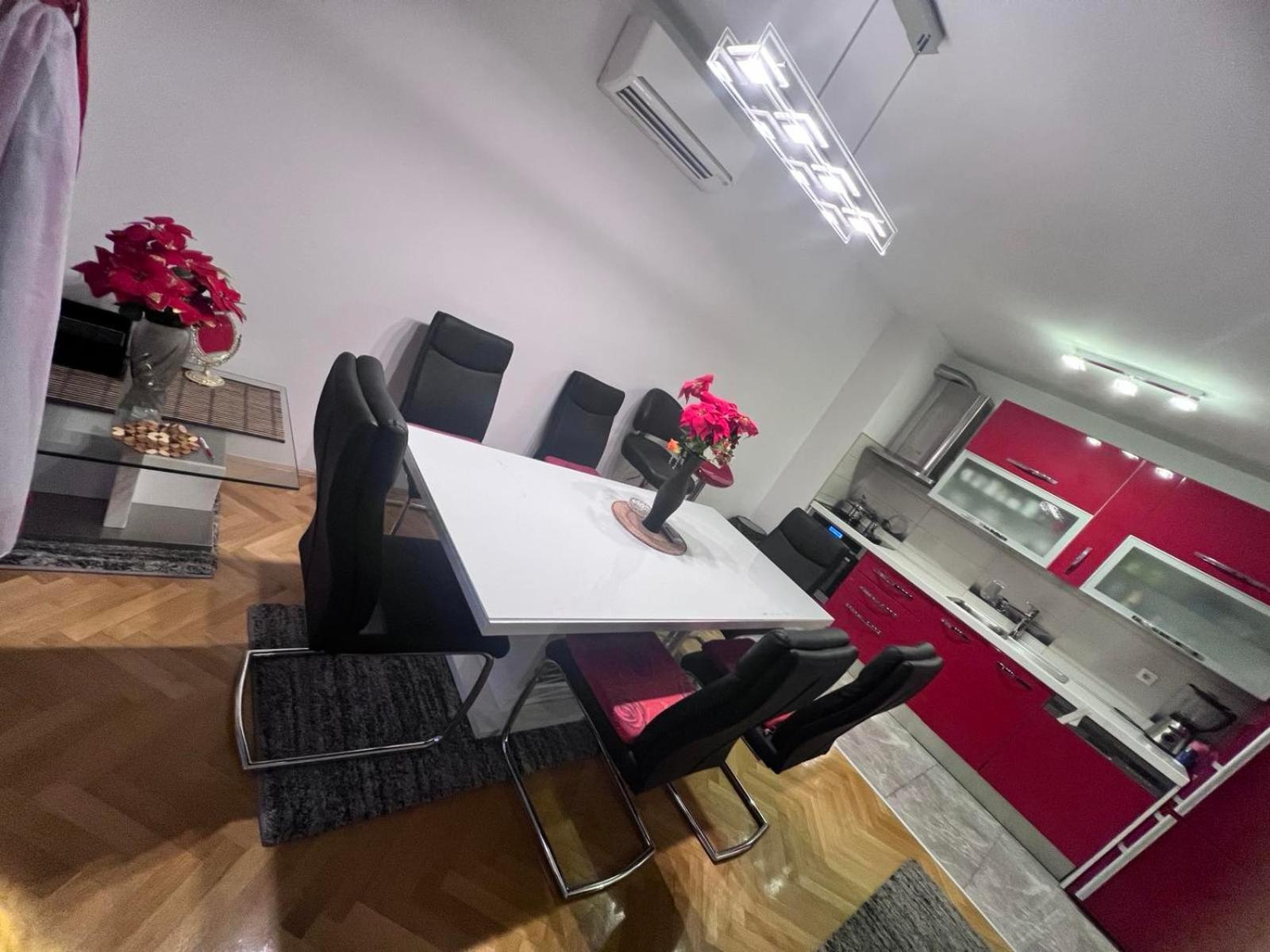 Guest house Deluxe Manuela With Balcony Center 3*