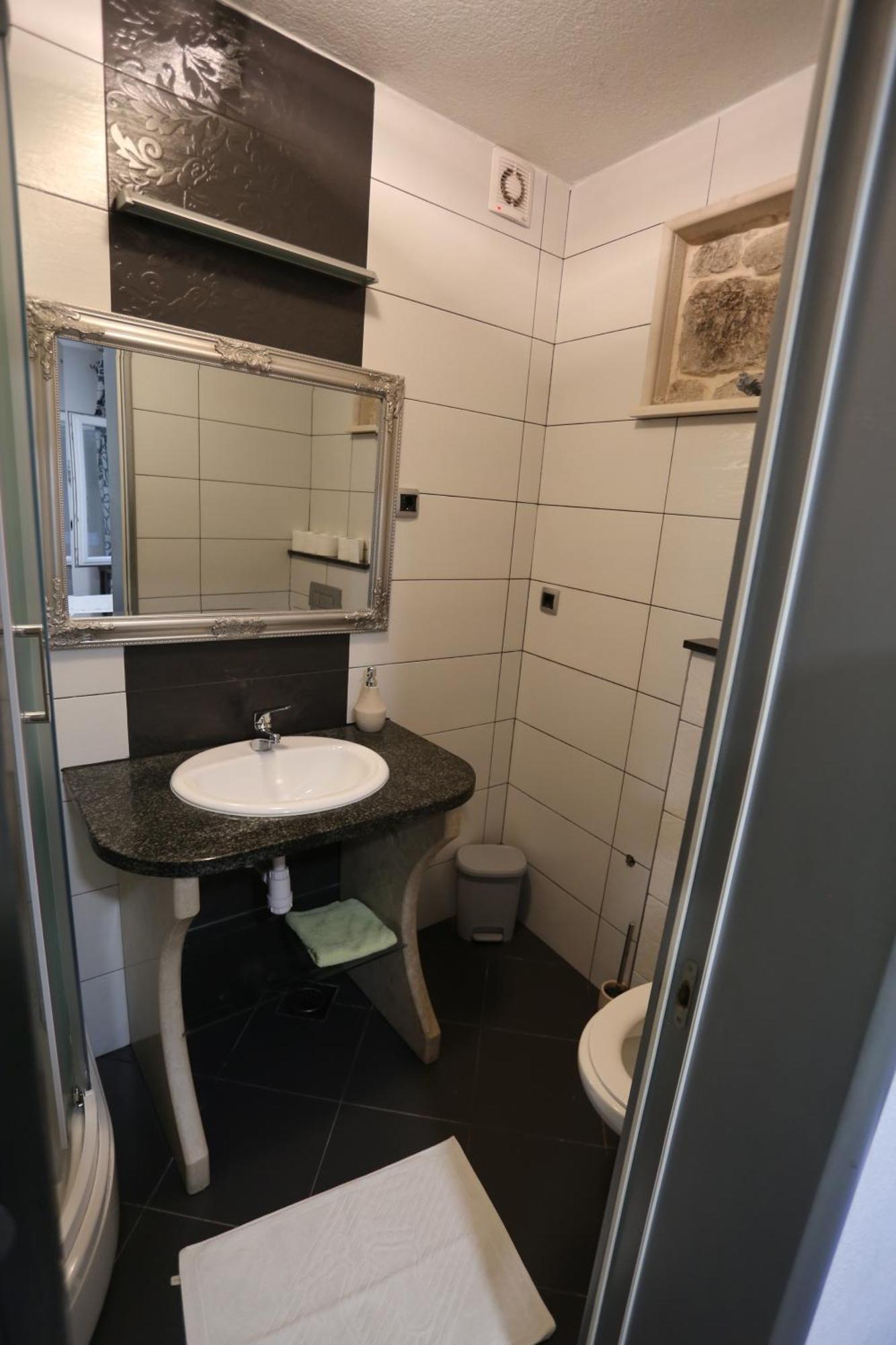 Nikolla Apartment