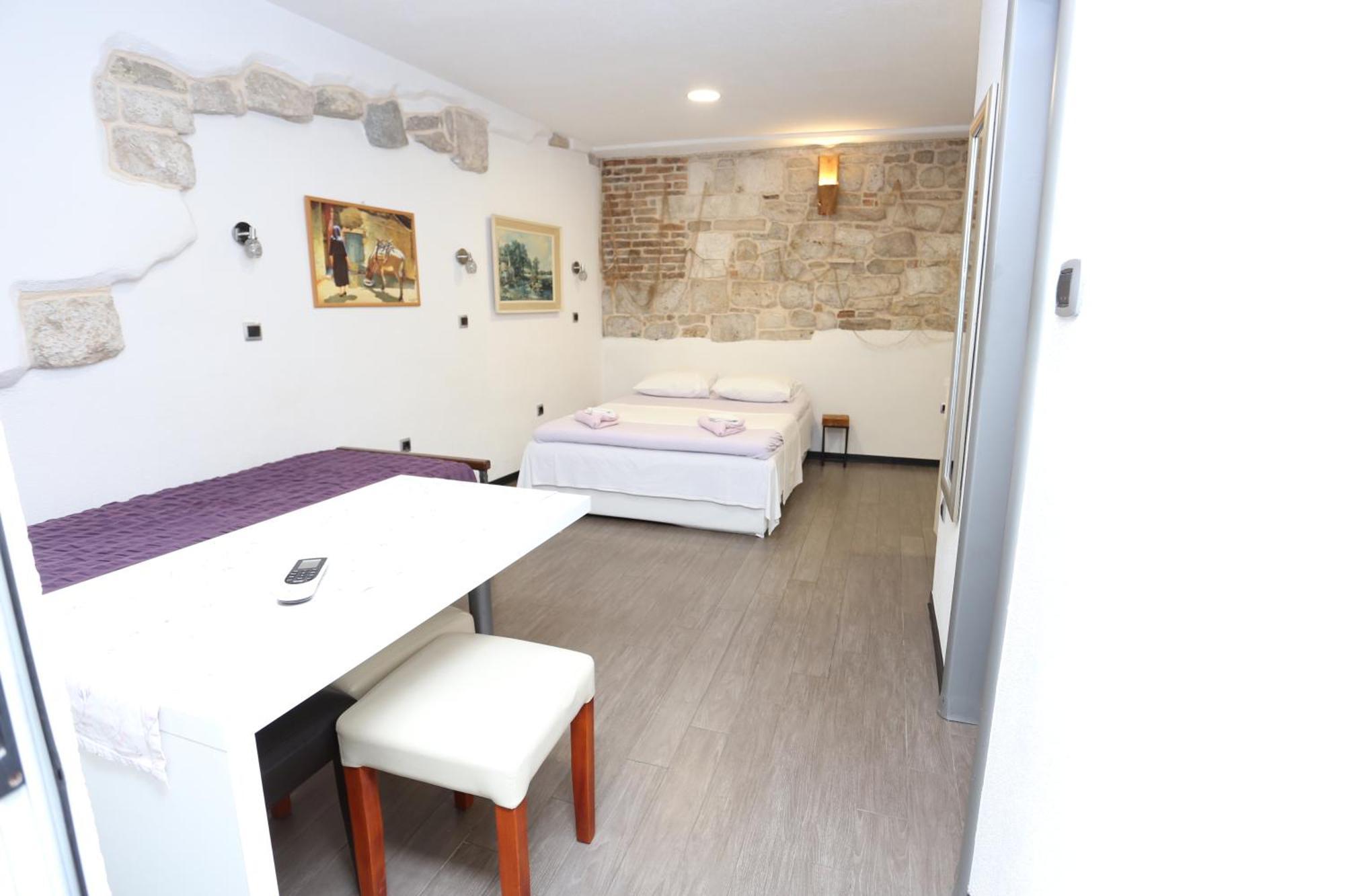 Nikolla Apartment