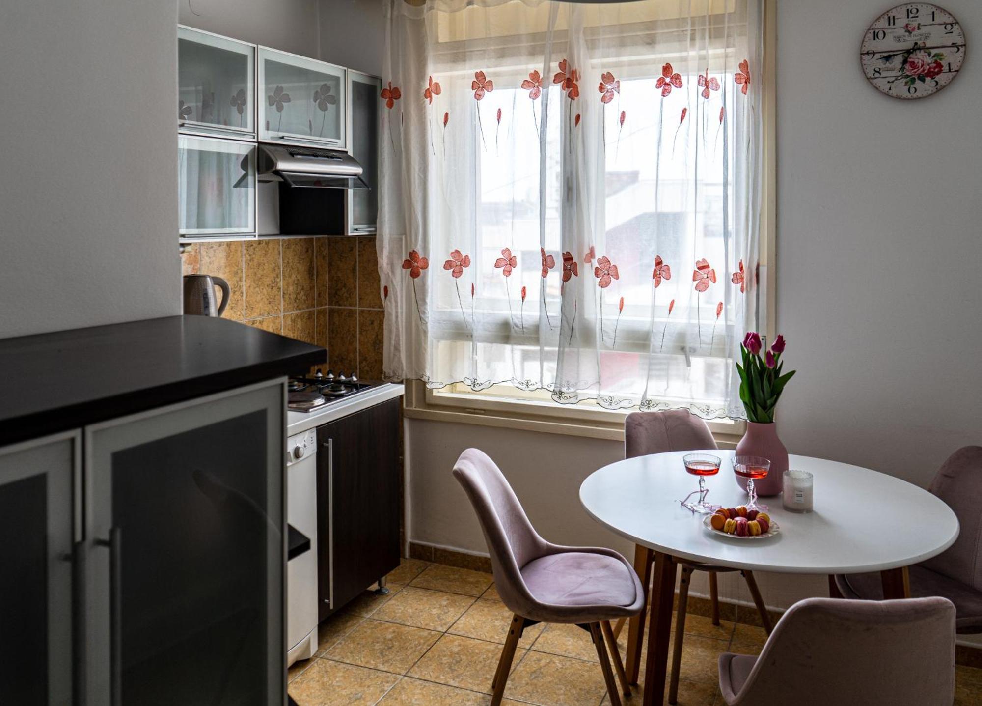 Sophie's Place * Split