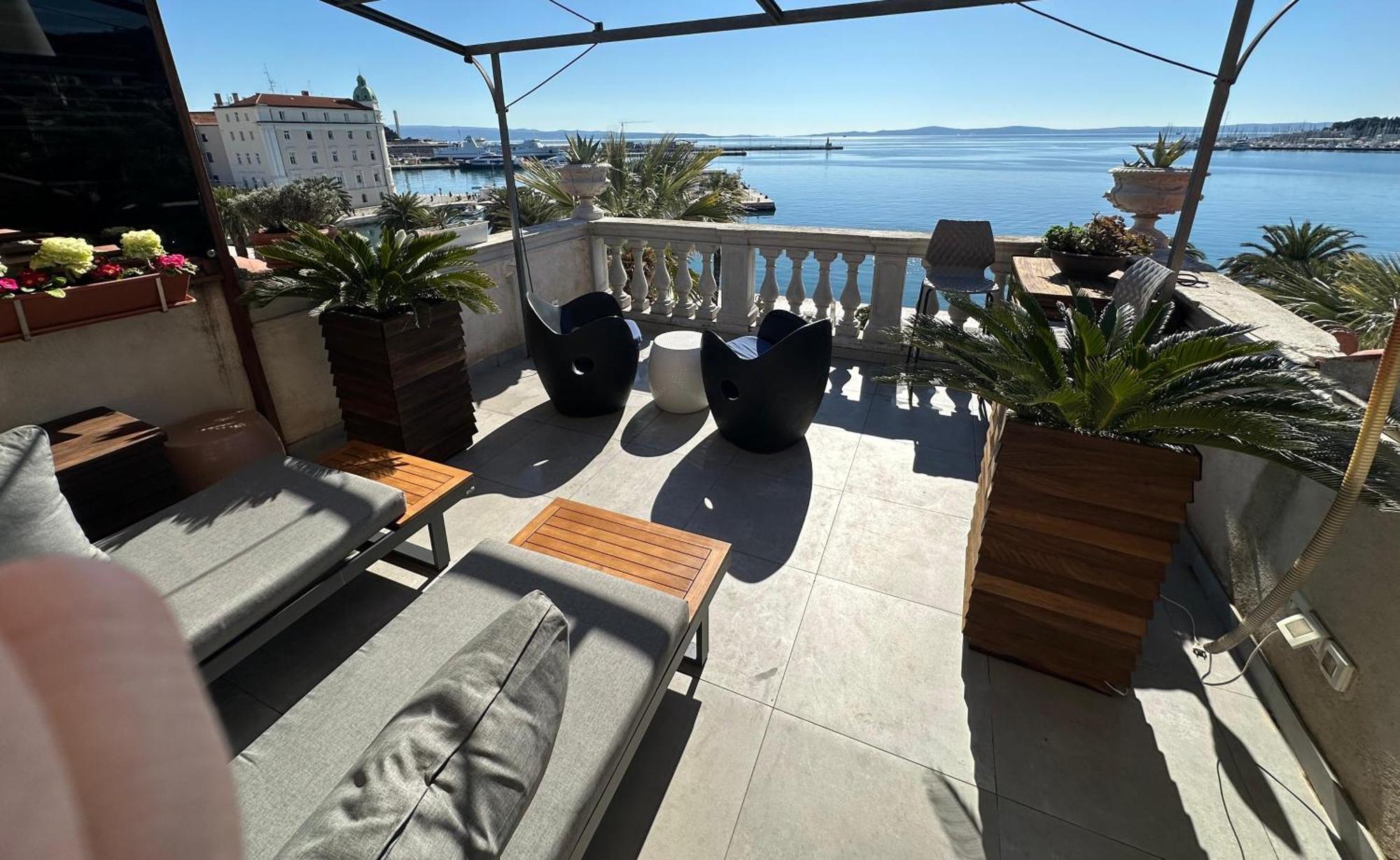 Riva Luxury Apartment