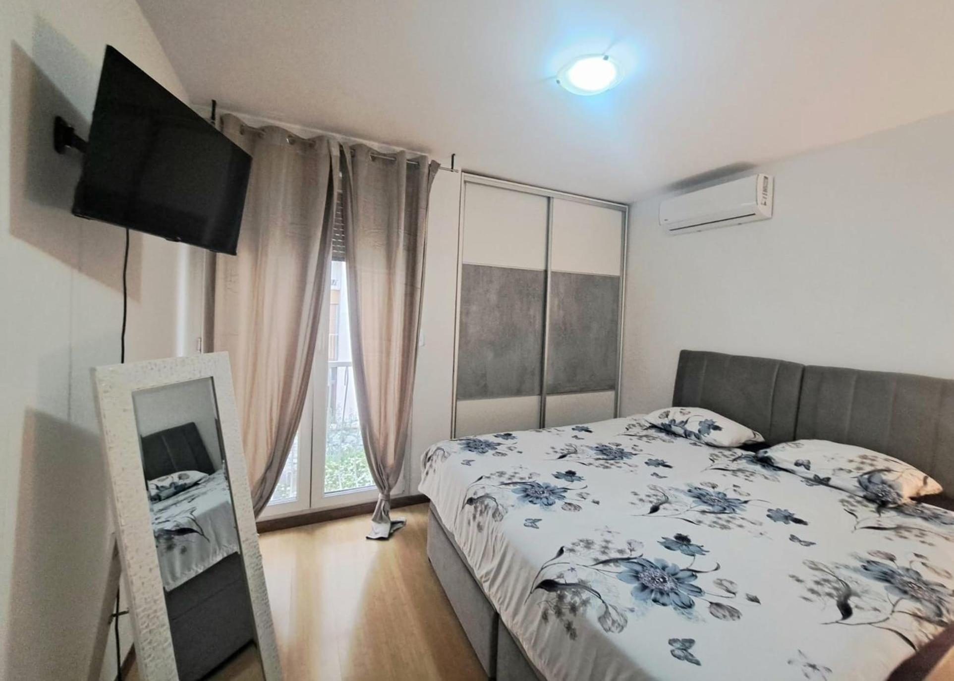 Beautiful Large Apartment, Walk To Beach Split