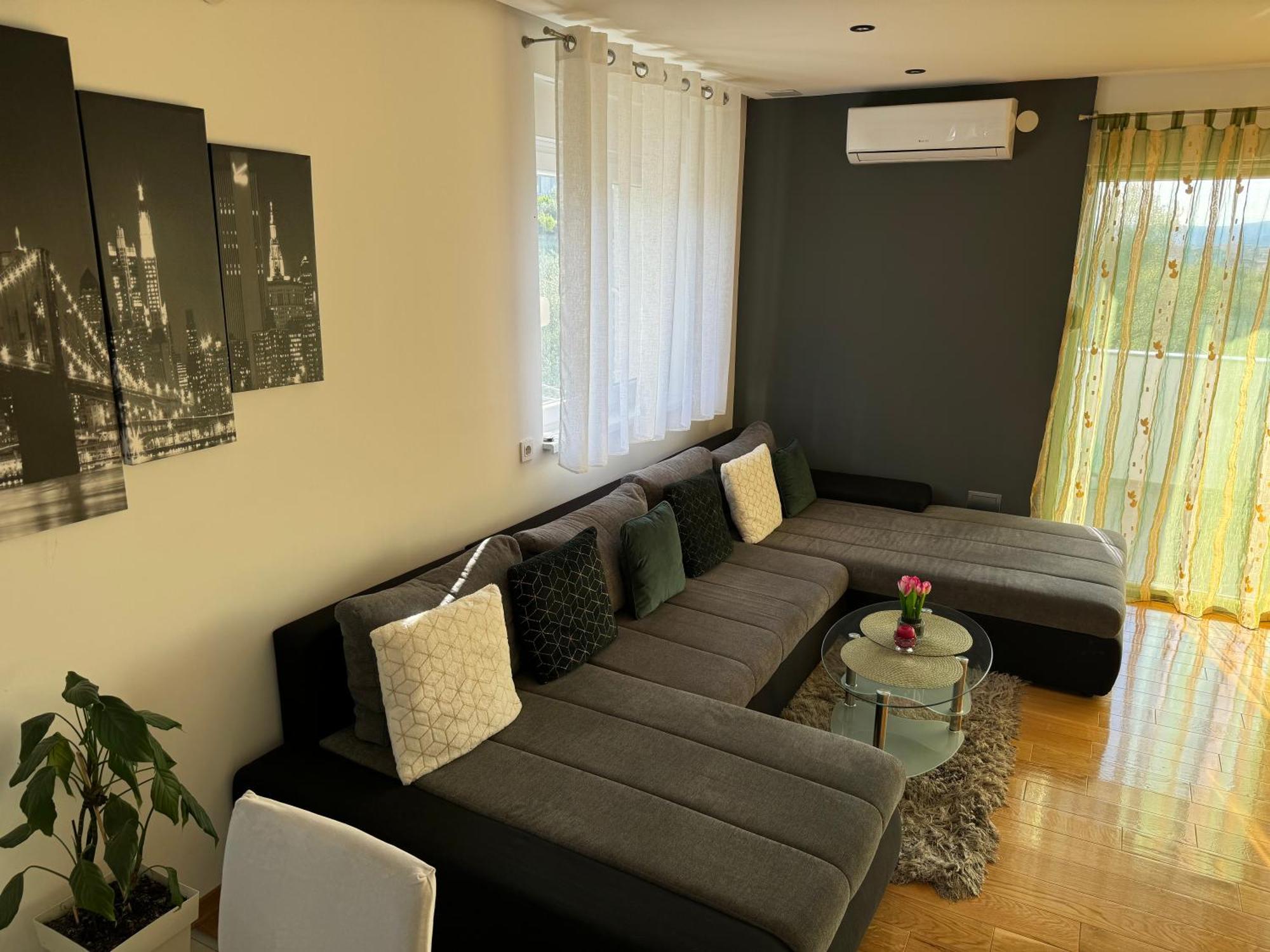 Apartment Evergreen Split