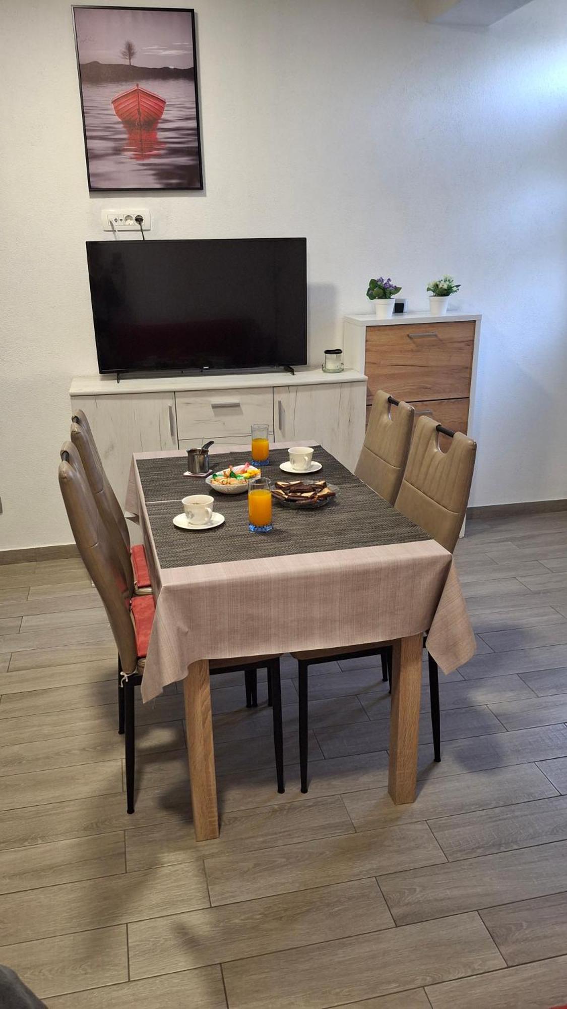 Neva With Free Private Parking Space Apartment *