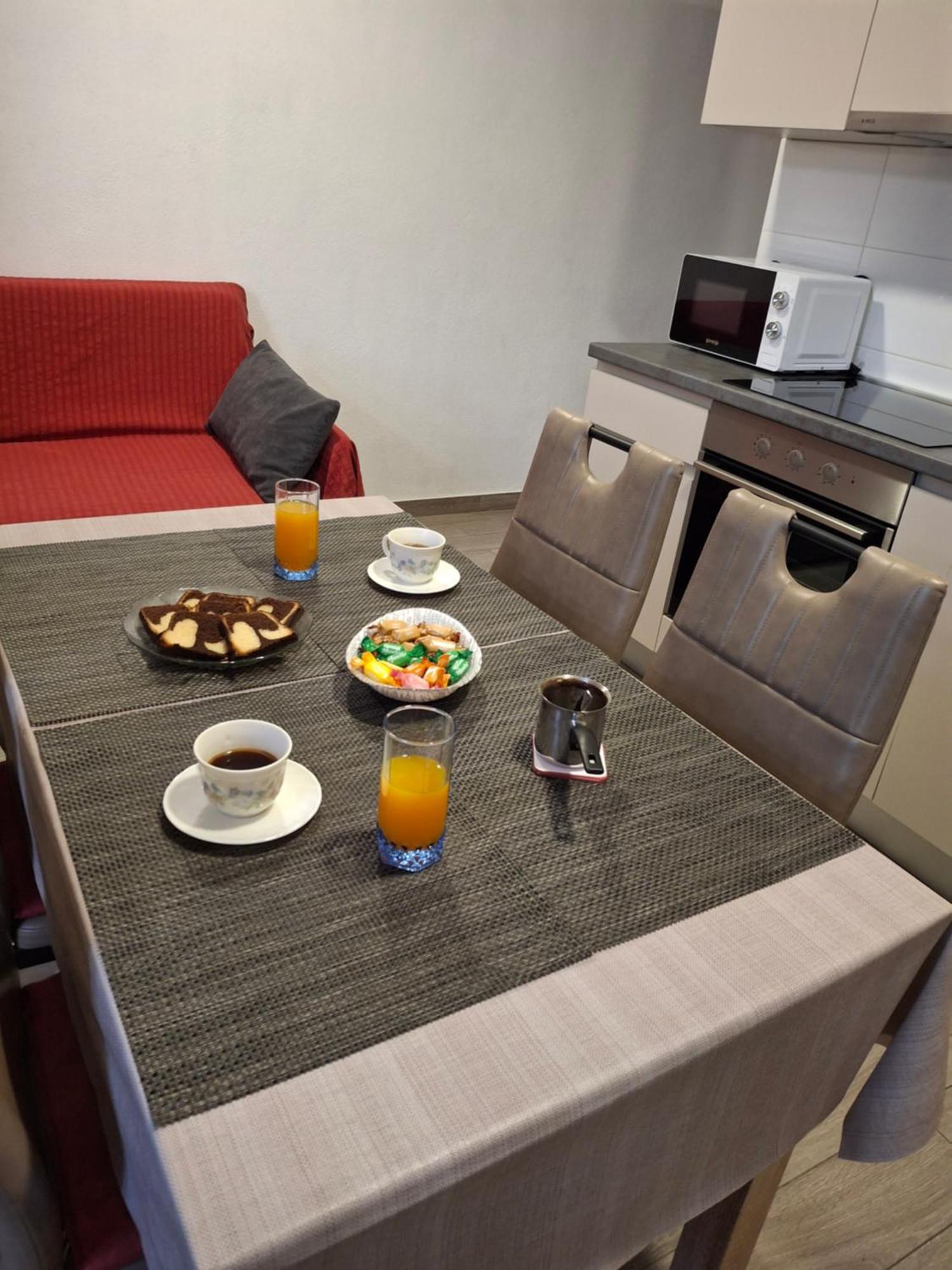 Neva With Free Private Parking Space Apartment