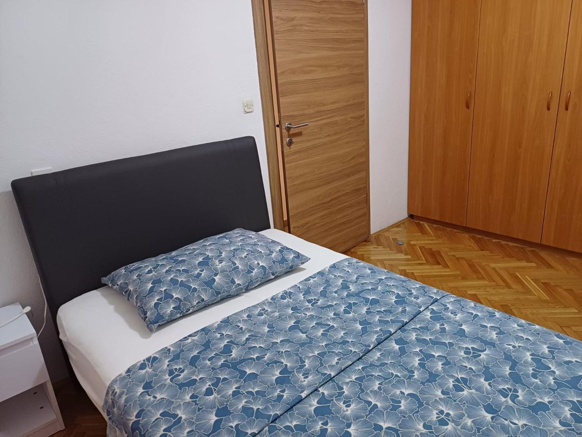 Neva With Free Private Parking Space Apartment Split