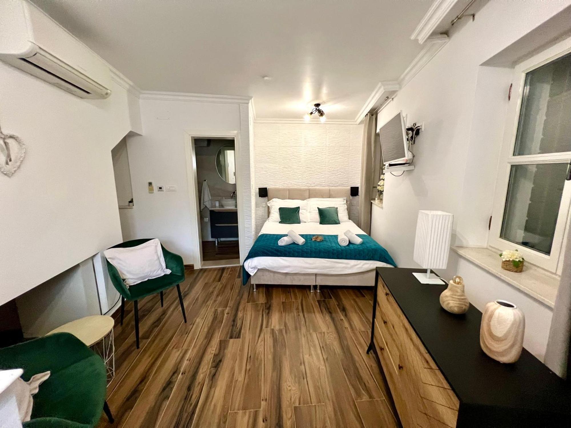 Daky Gostinjska kuća 4*
