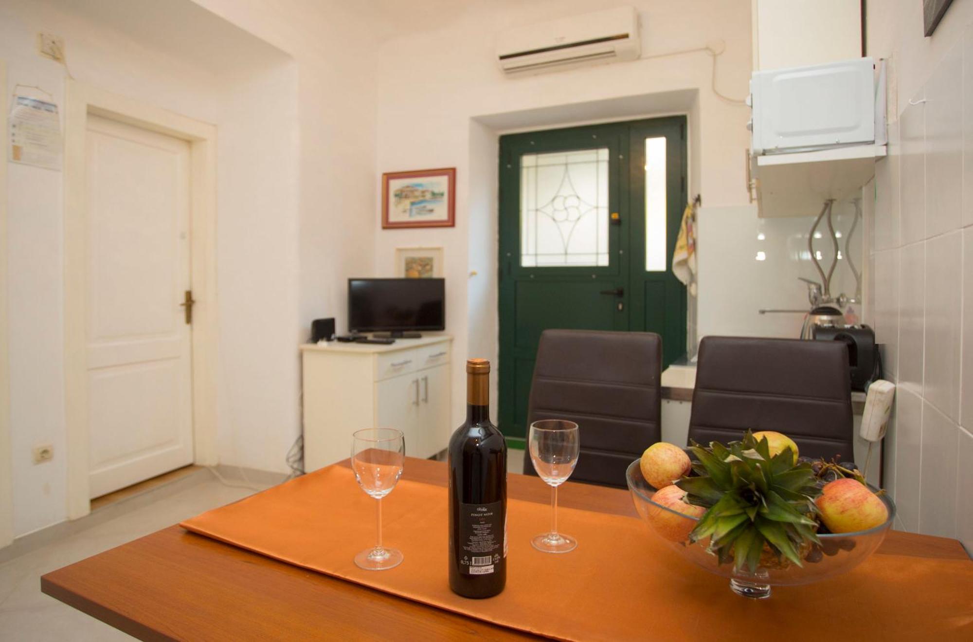 Apartment Zdrav - With Big Terrace