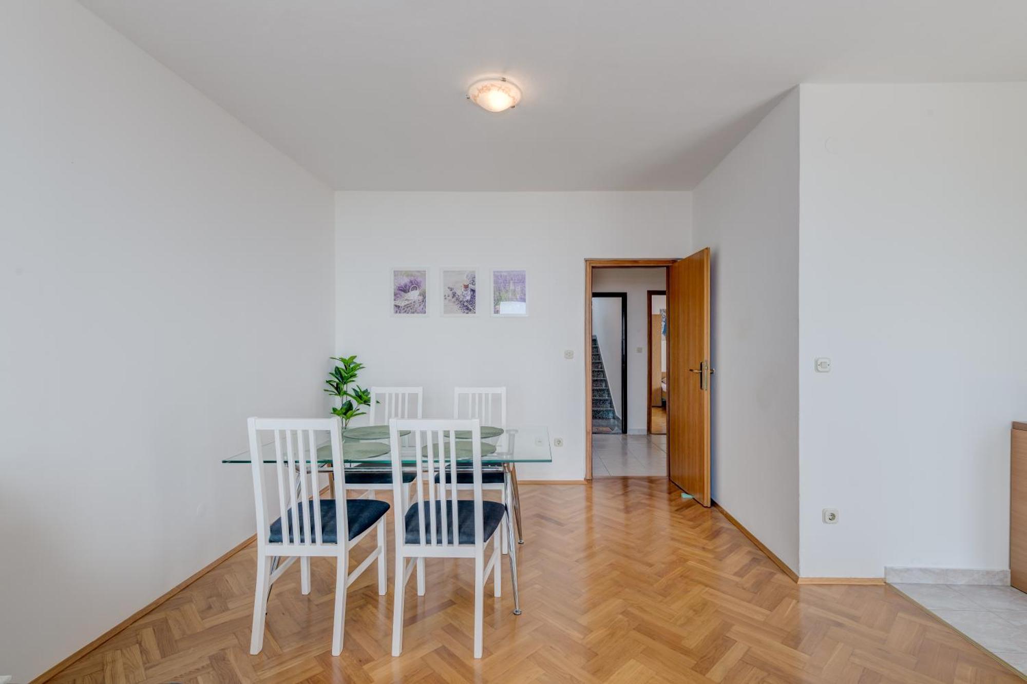 Apartment Lo Seaview Haven *