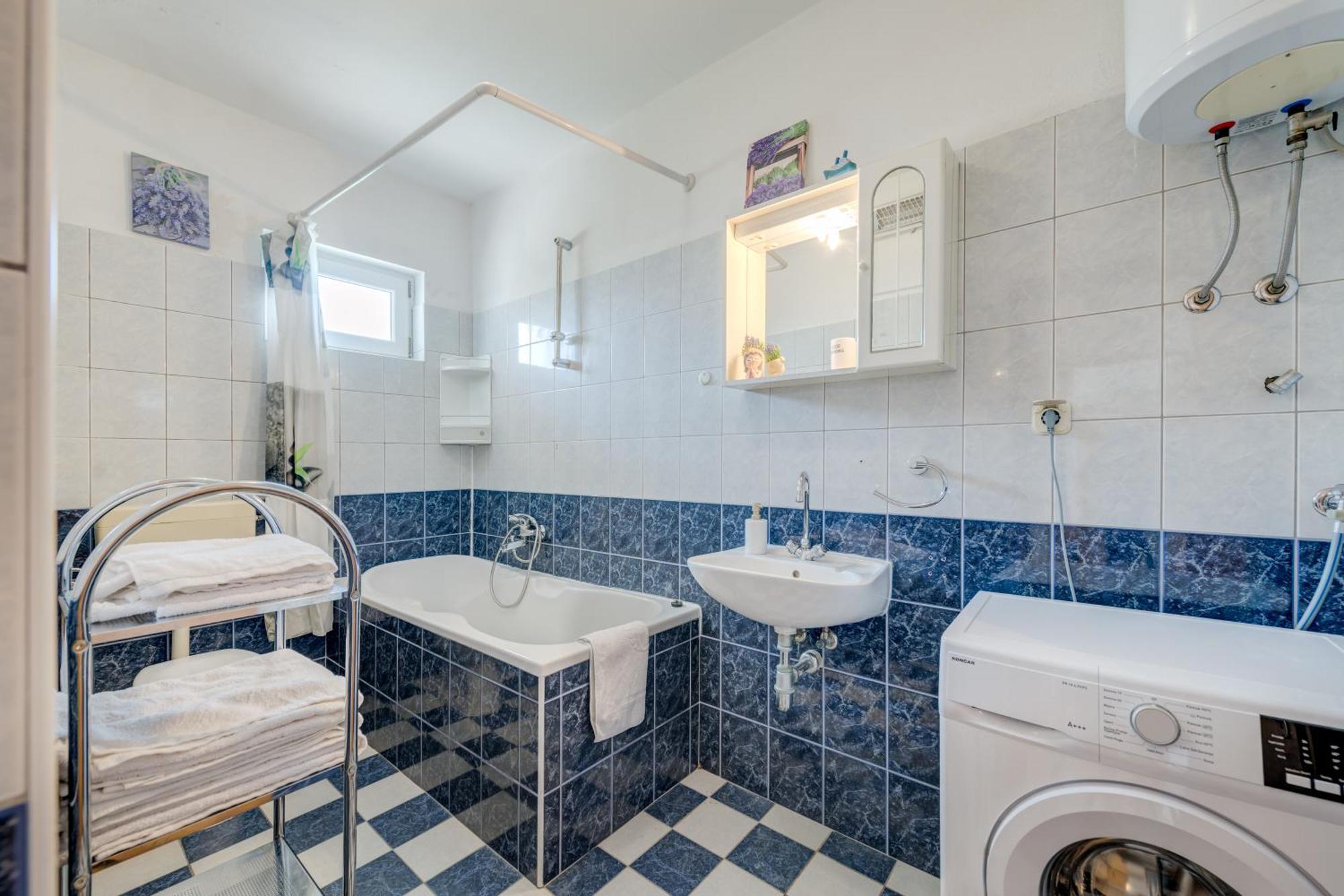 Apartment Lo Seaview Haven Split