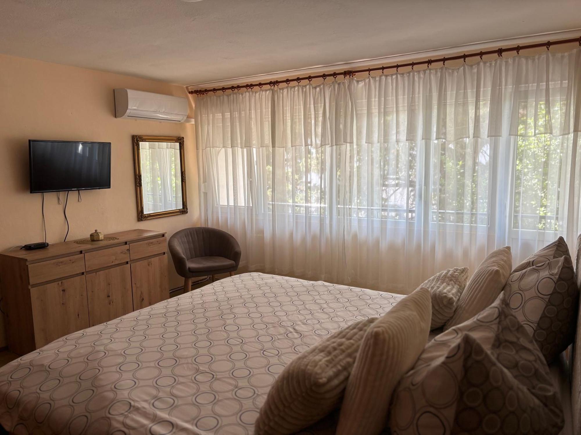 Apartment Ante Split