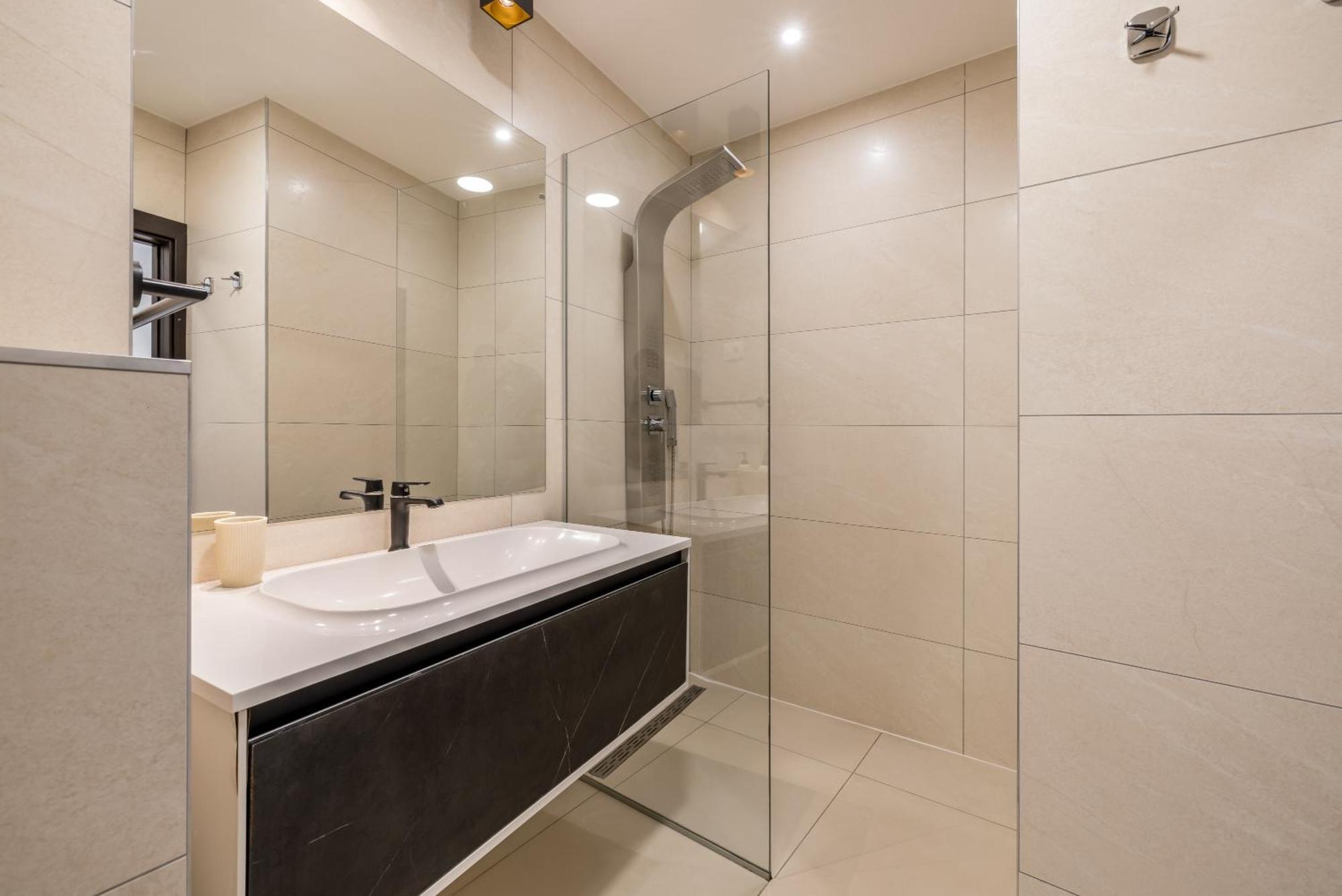Sea View Luxury Seven Of Nine Gasthof 4*