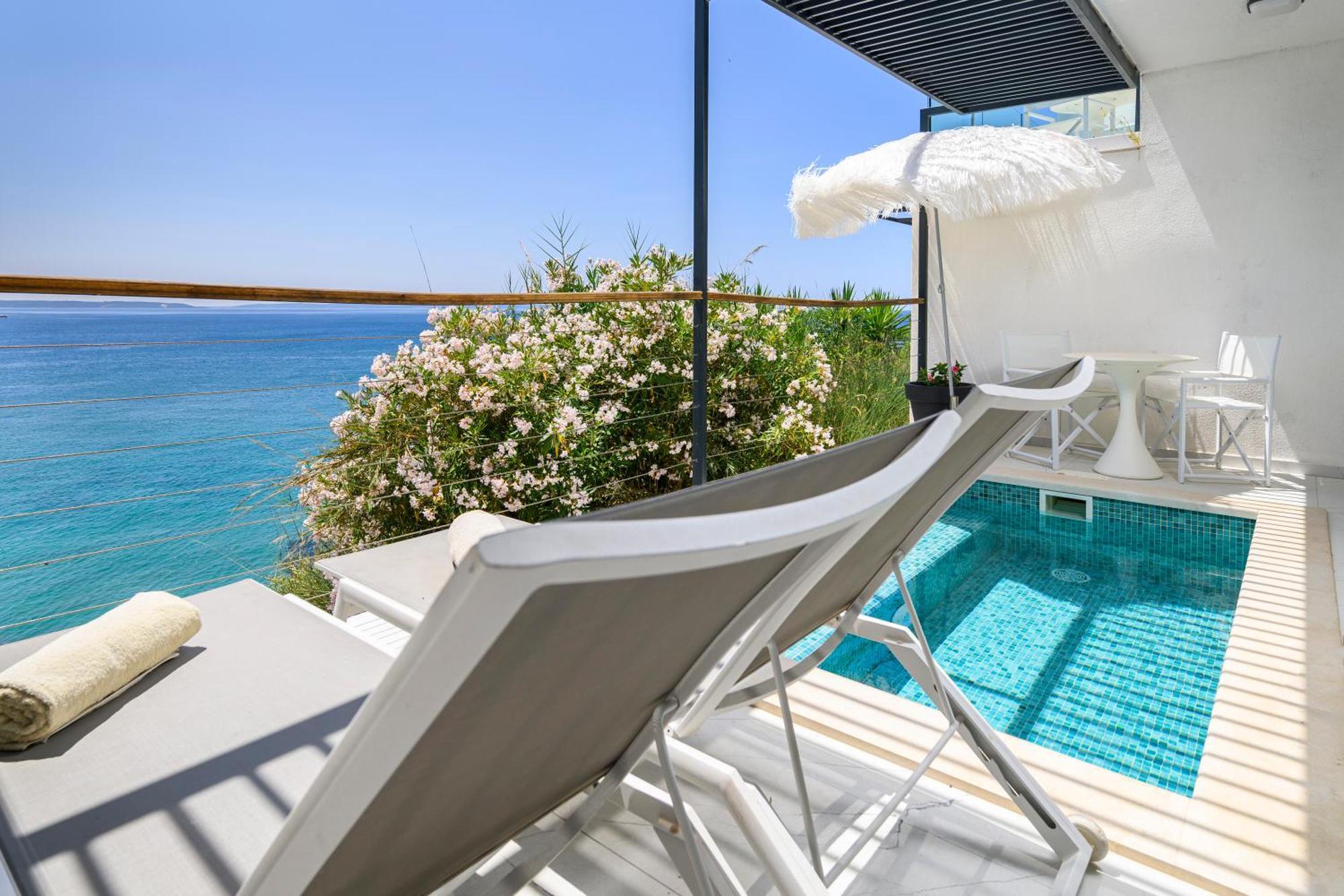 Gallery Luxury Suites & Rooms-Only Adults *