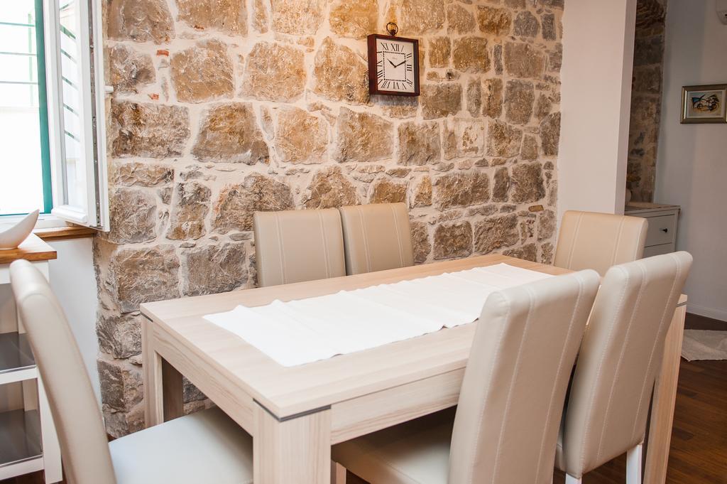 Guest house Kokolo Town House Split