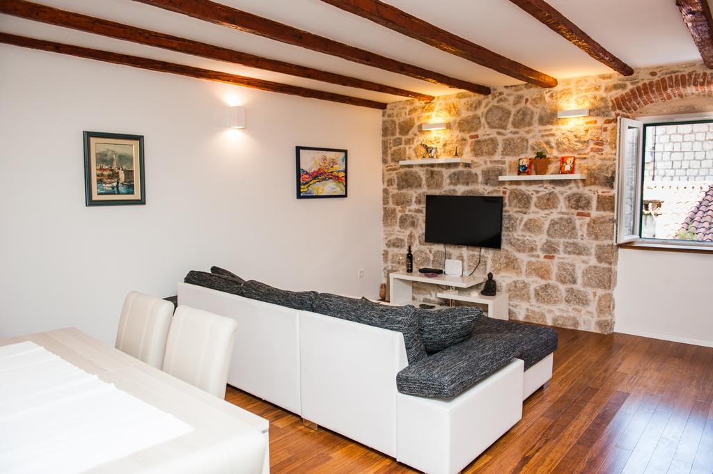 Guest house Kokolo Town House Split