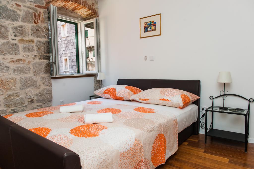 Guest house Kokolo Town House Split