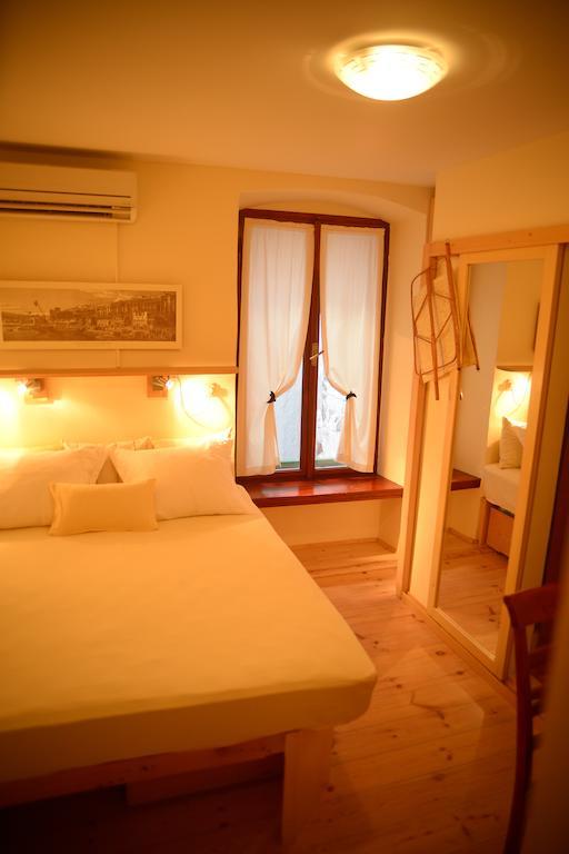 Apartment And Mauro Split