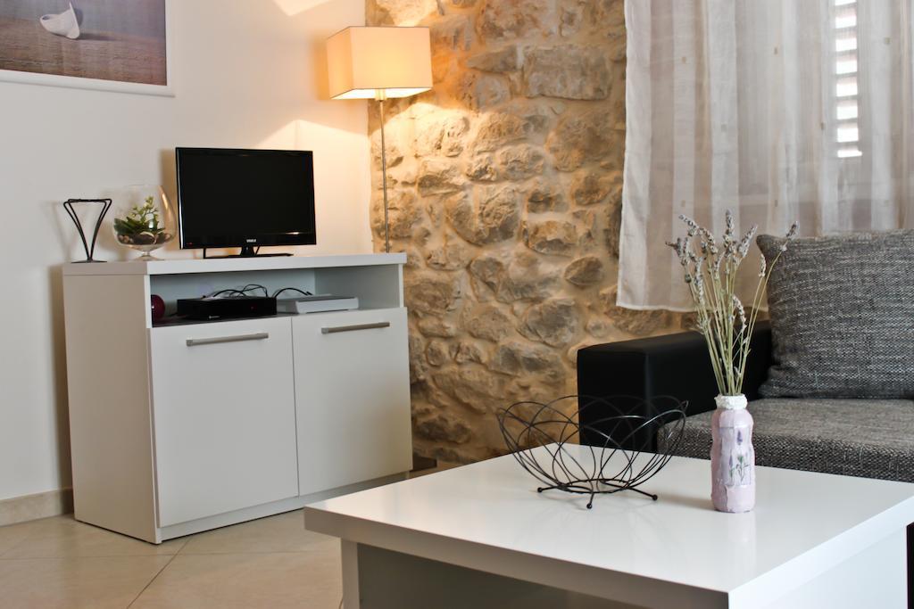 Apartment Leona *