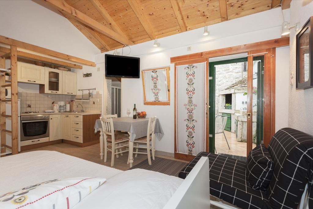 Guest house F