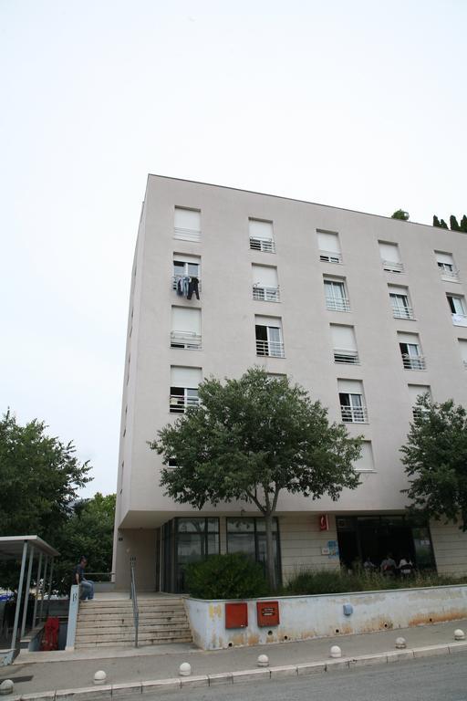 Dg With Parking Garage Split