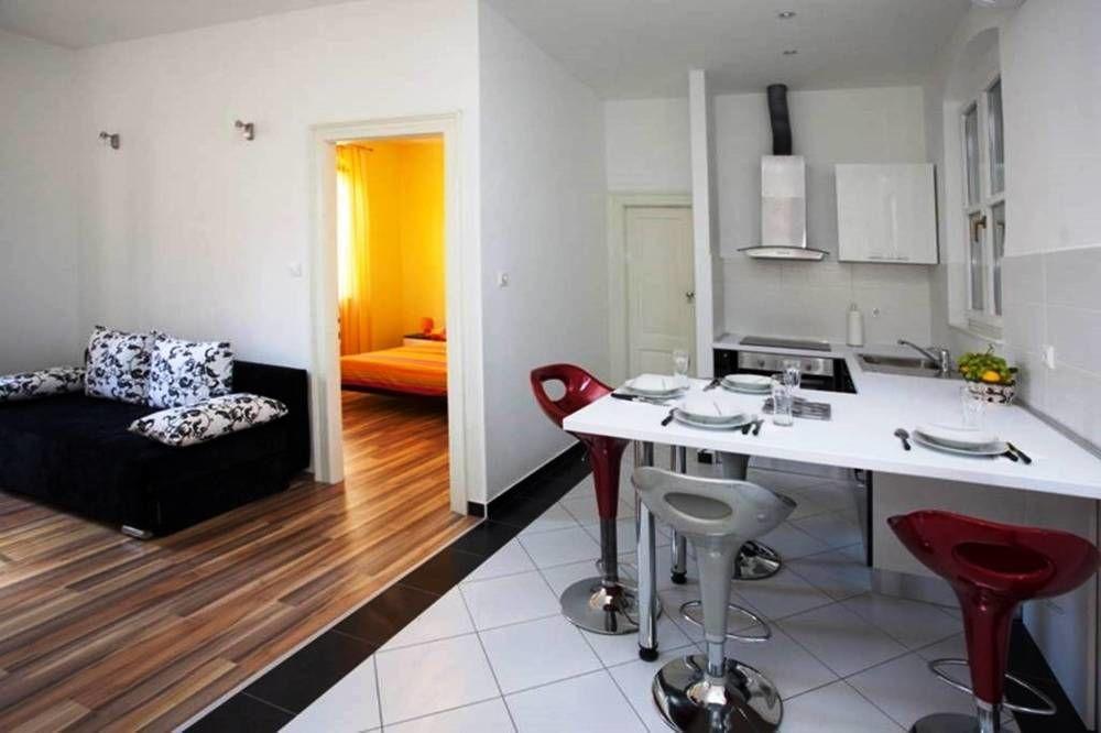 Central Old Town Guest house 3*