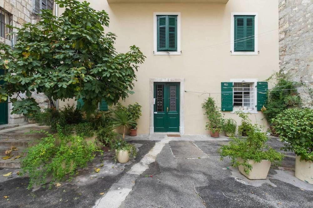 Central Old Town Guest house 3*
